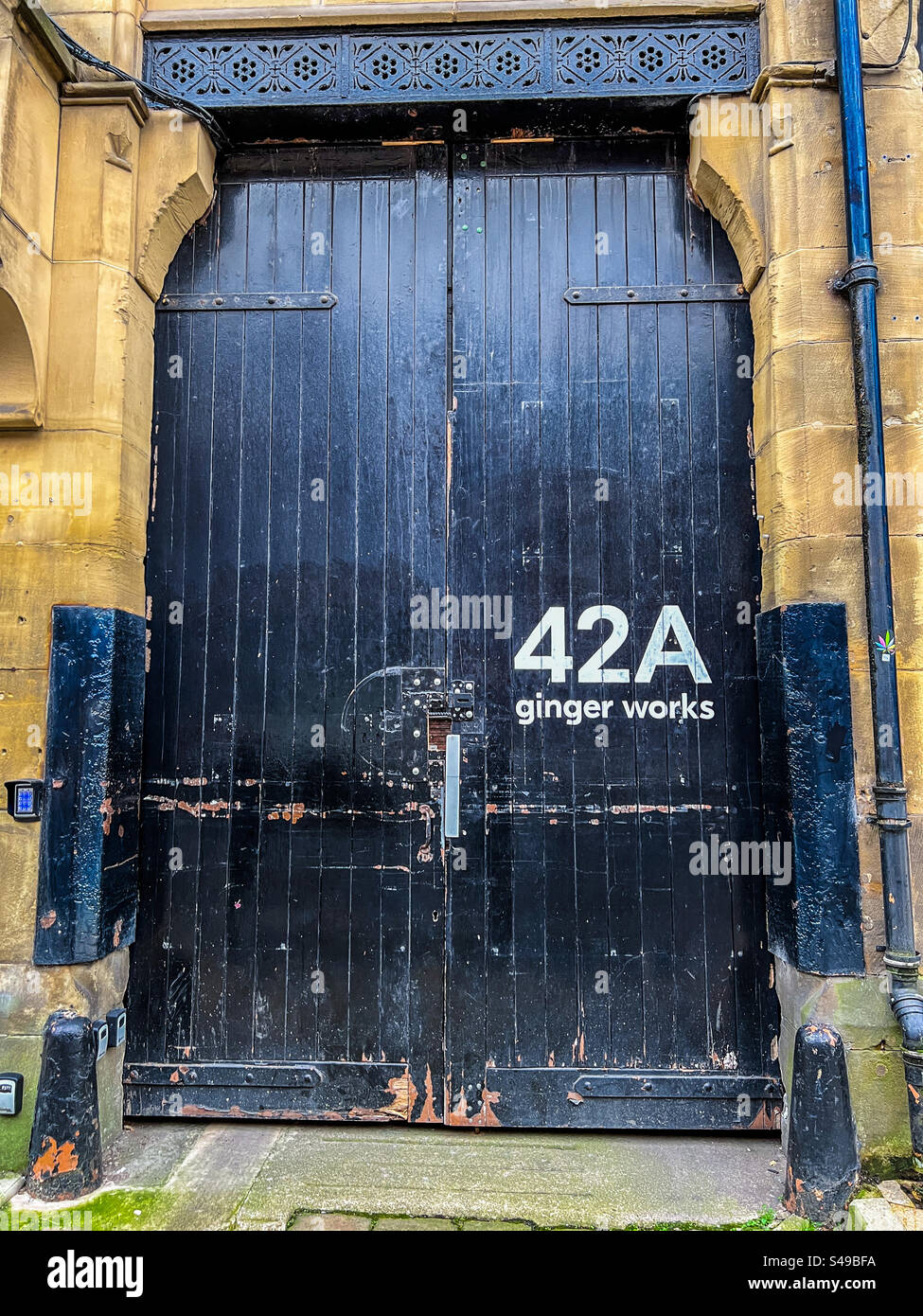 42A Ginger Works Black Door in der Vicar Lane im Stadtzentrum von Leeds Stockfoto
