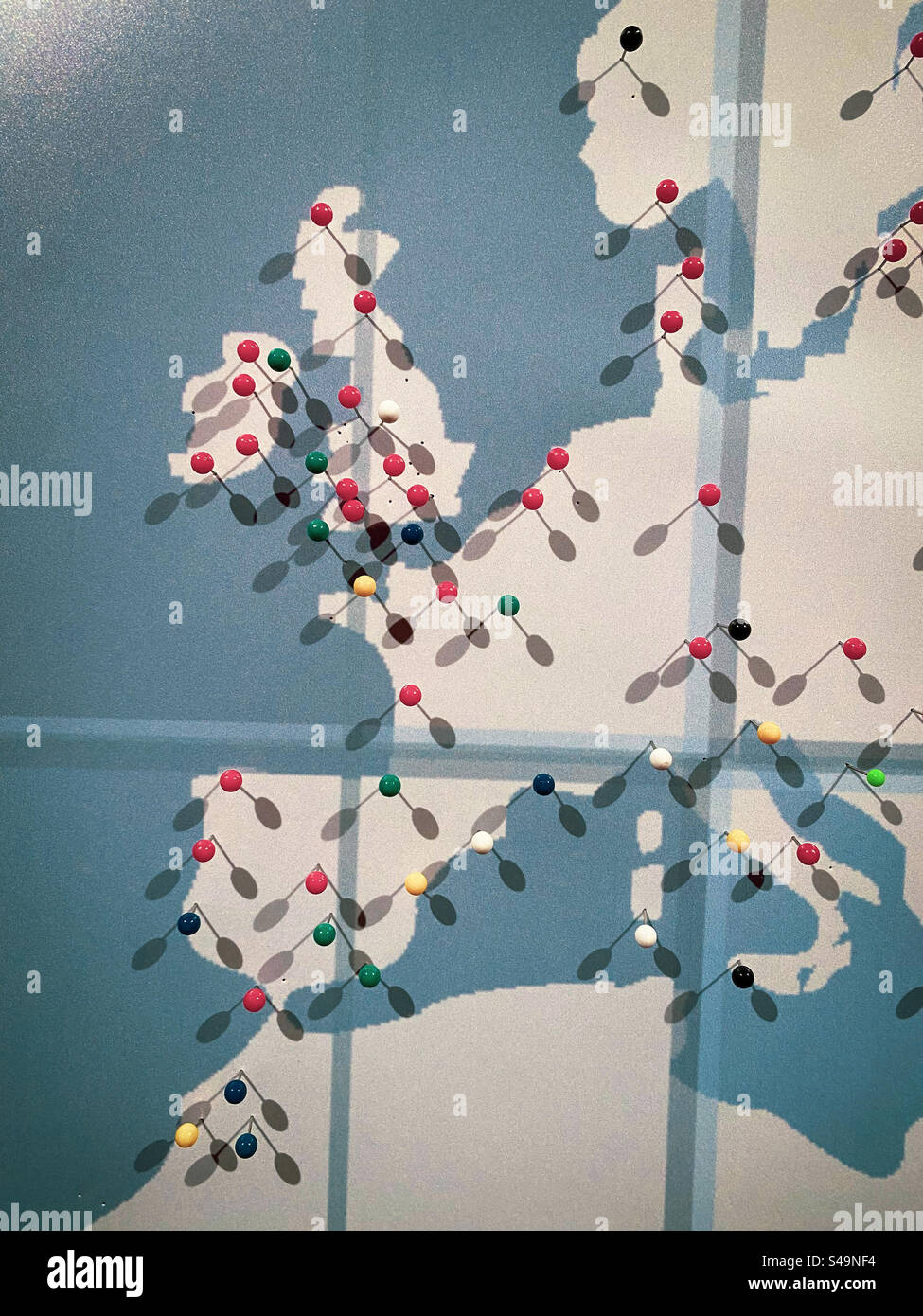Eine Karte von Europa mit Pins Stockfoto