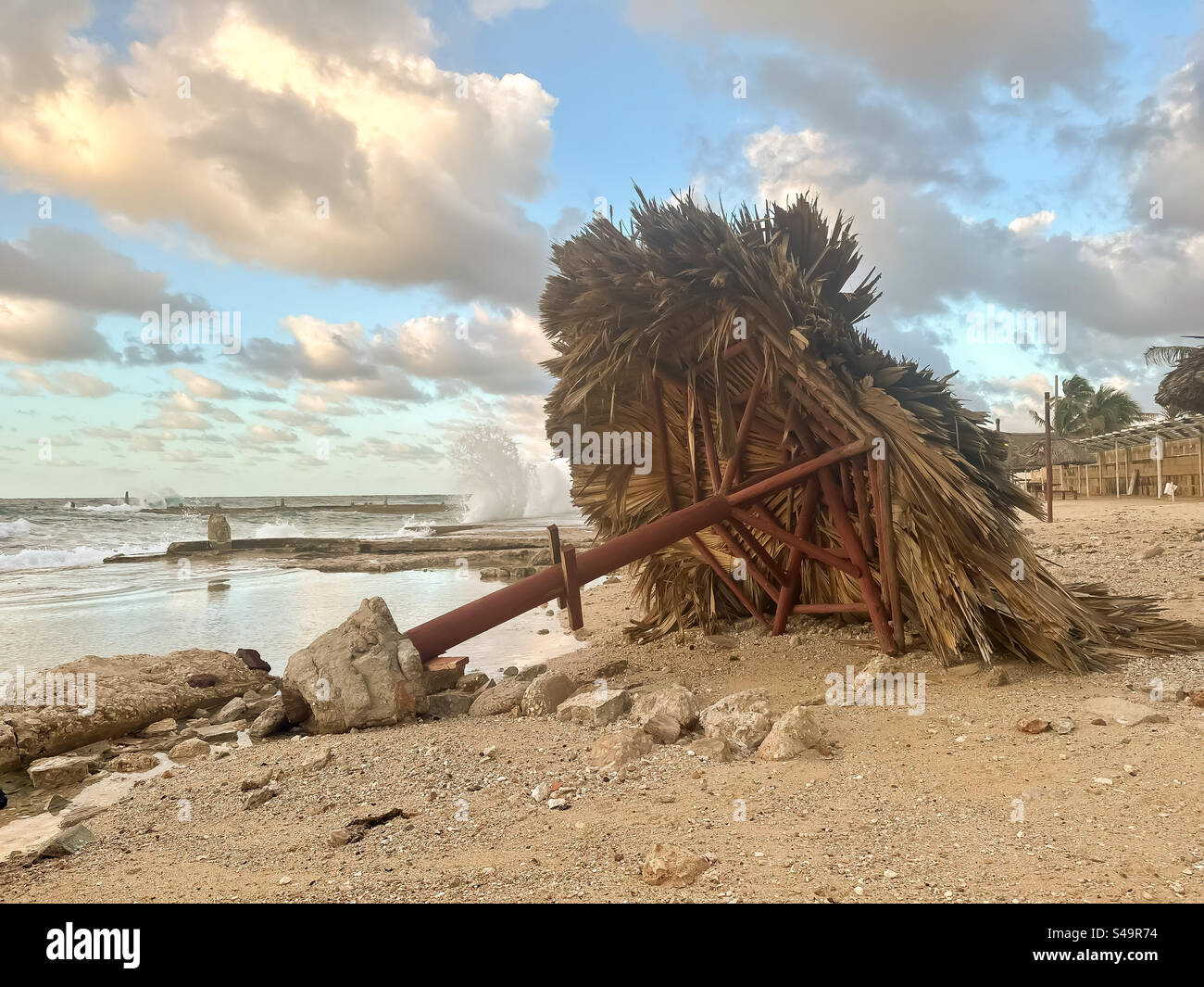 Küstenfluten in Havanna, Kuba - Smartphone-aufgenommenes Stockfoto