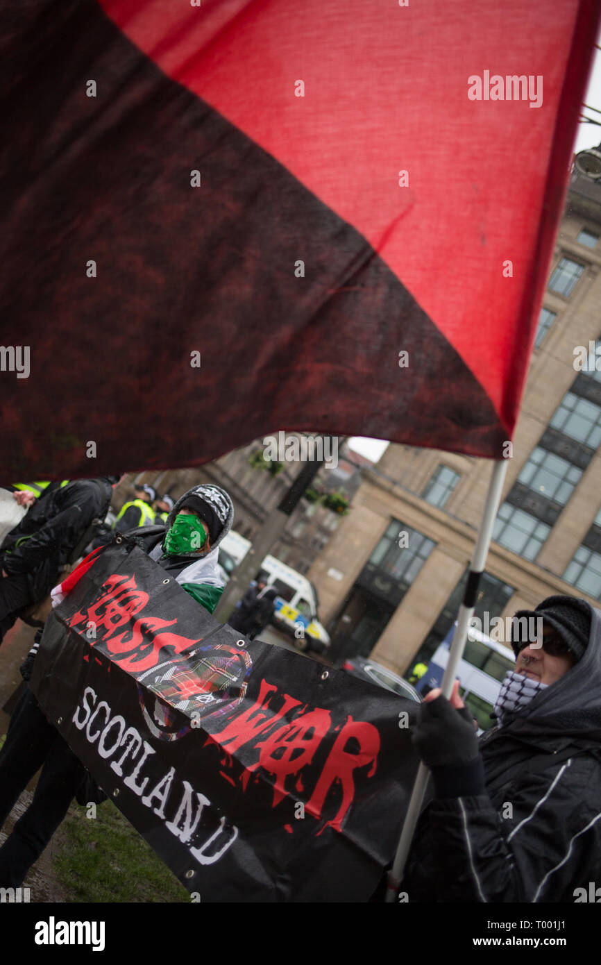 Glasgow, Schottland, 16. März 2019. Klasse Krieg Verfechter bei einer Anti-Rassismus-Rallye im George Square in Glasgow, Schottland, 16. März 2019. Foto von: Jeremy Sutton-Hibbert / alamy Leben Nachrichten. Stockfoto