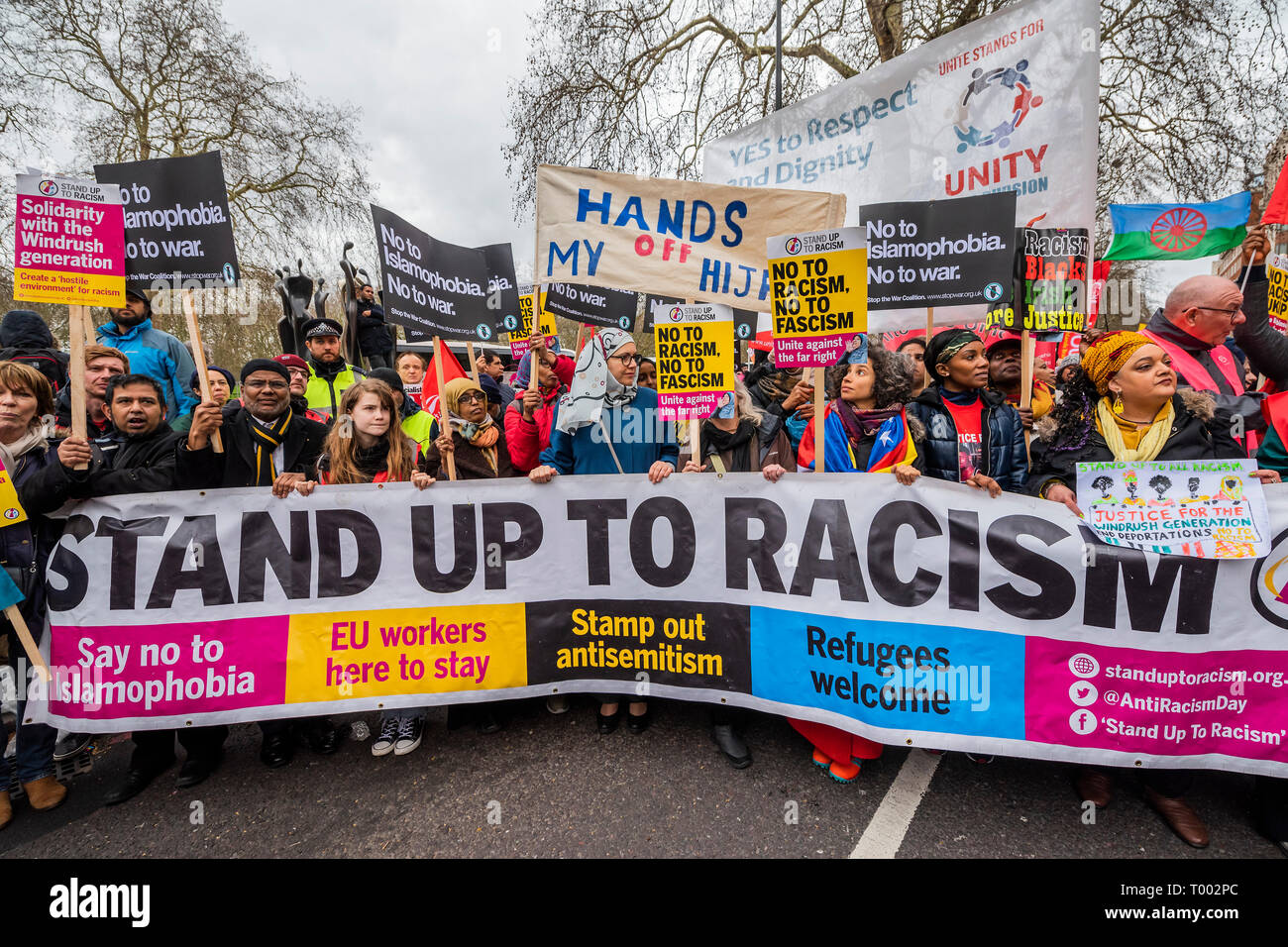 London, Großbritannien. 16. März 2019. Die Welt gegen Rassismus globalen Tag der Aktion März in London zur Unterstützung der UN-Anti-Rassismus Tag. Auch gegen facism, Islamfeindlichkeit und Antisemitismus es organisiert wurde von bis zu Rassismus und Liebe Musik hassen Rassismus stehen. Andere Demonstrationen in über 60 Städten geplant. Credit: Guy Bell/Alamy leben Nachrichten Stockfoto