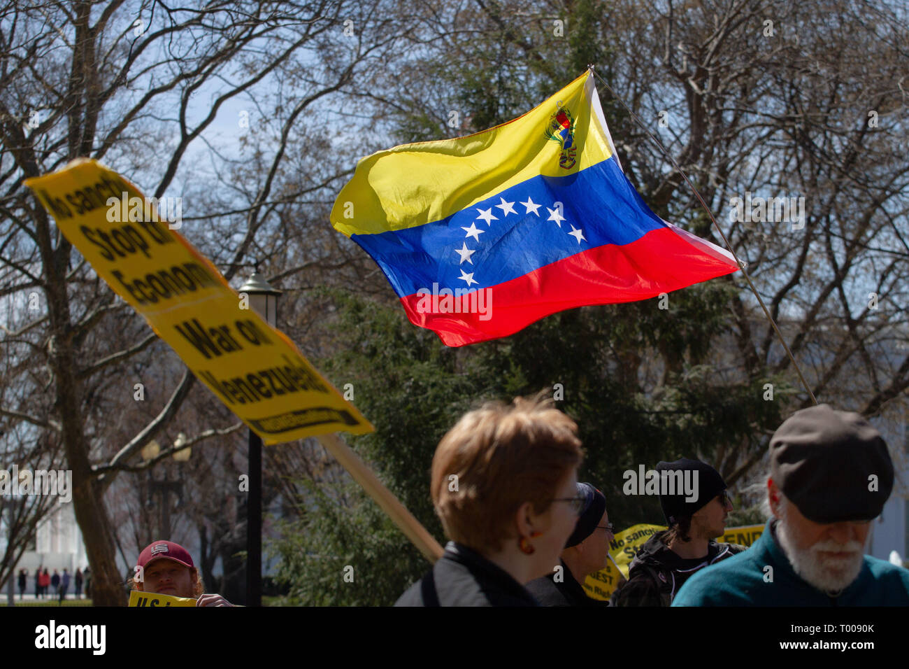 Demonstranten Protest gegenüber dem Weißen Haus gegen den US-16 Mär, 2019. Intervention in Venezuela und für die fortgesetzte Herrschaft von Chavez Erbe, umstrittenen venezolanischen Präsidenten NicolÃ¡s Mauduro, 16. März 2019, an einer Veranstaltung der pazifistische Antwort Koalition organisiert. Quelle: Michael Candelori/ZUMA Draht/Alamy Live News Credit: ZUMA Press, Inc./Alamy leben Nachrichten Stockfoto