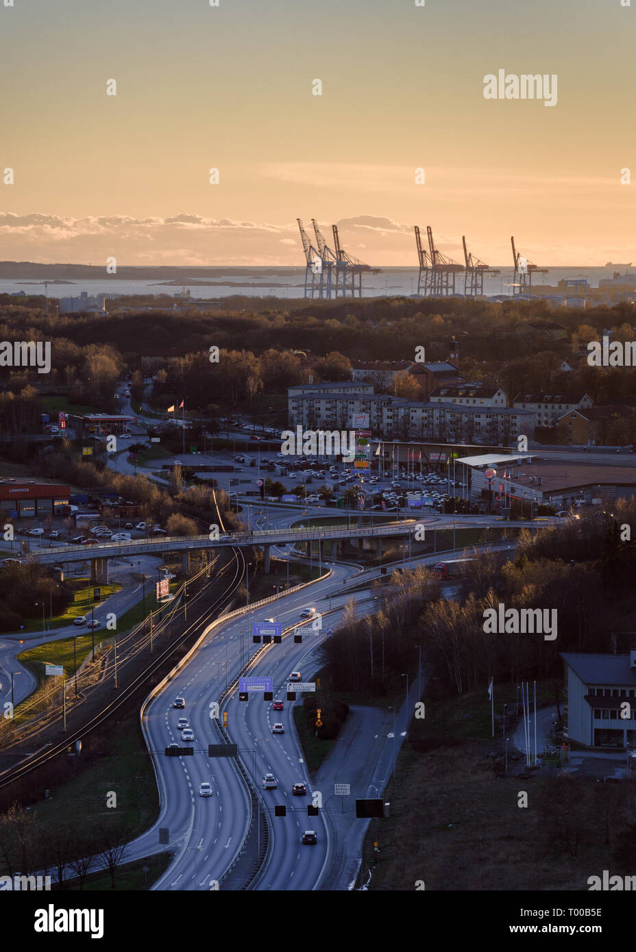 Blick aus der Vogelperspektive auf Göteborg City von der Oberseite der Ramberget Hügel, auf dem Weg nach torslanda zu den Kranichen in gotaalv Fluss Schweden führt Stockfoto
