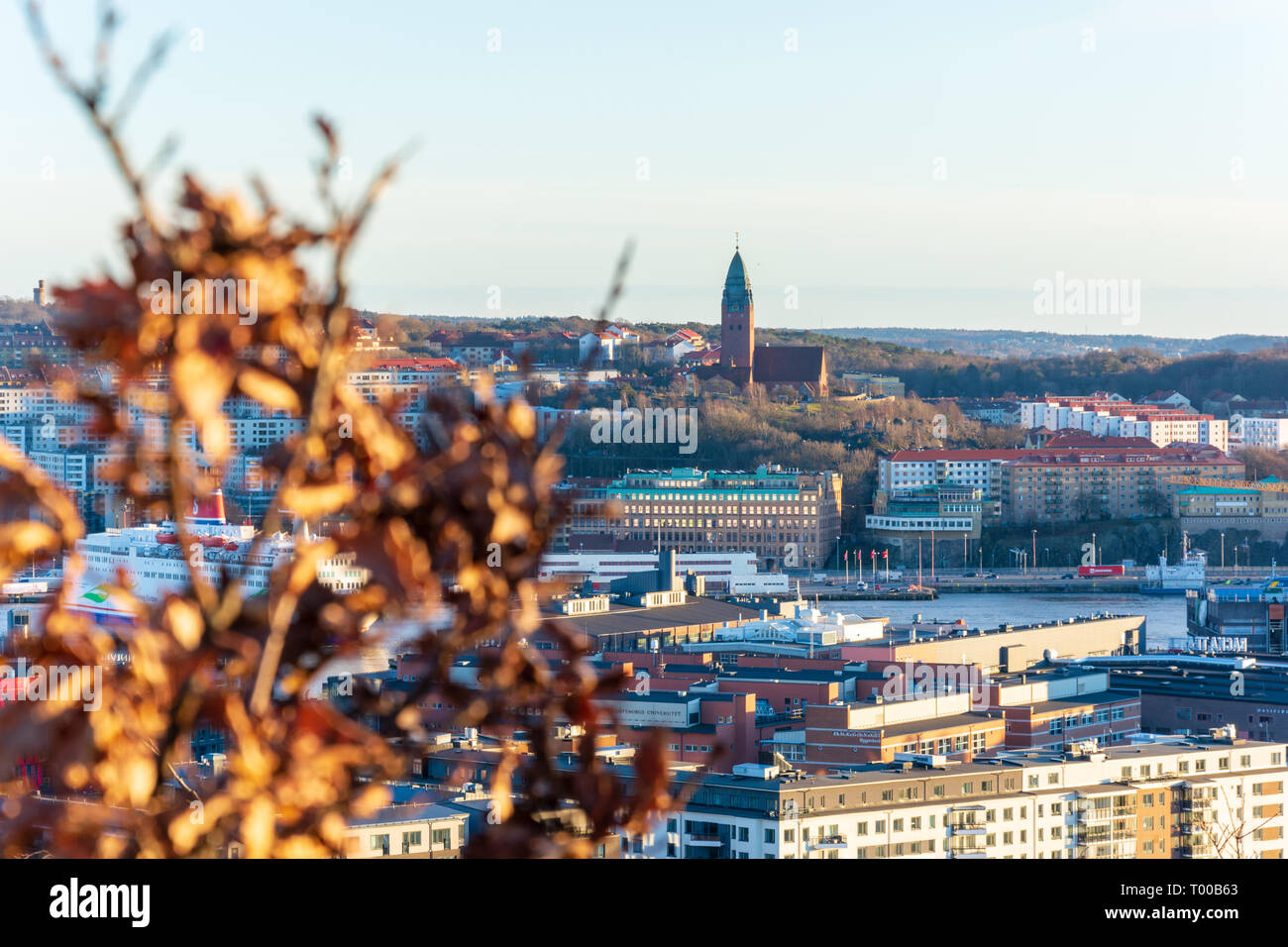 Blick aus der Vogelperspektive auf Göteborg City von der Oberseite der Ramberget Hügel mit masthurgetkyrka sichtbar Schweden Stockfoto