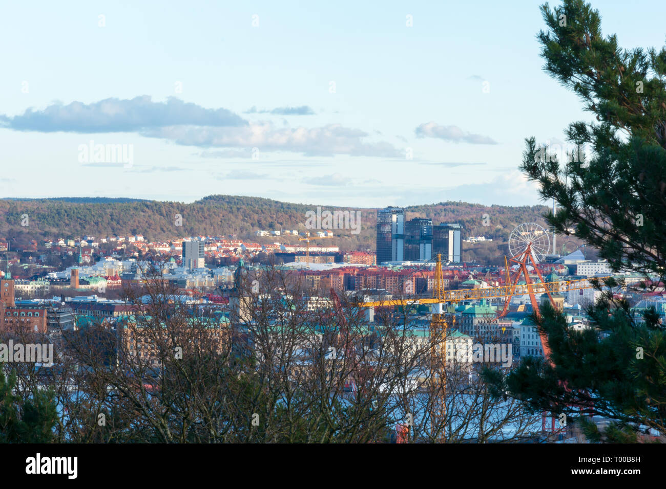 Blick aus der Vogelperspektive auf Göteborg City von der Oberseite der Ramberget Hügel Schweden mit liseburg Park und Gothia Towers Stockfoto