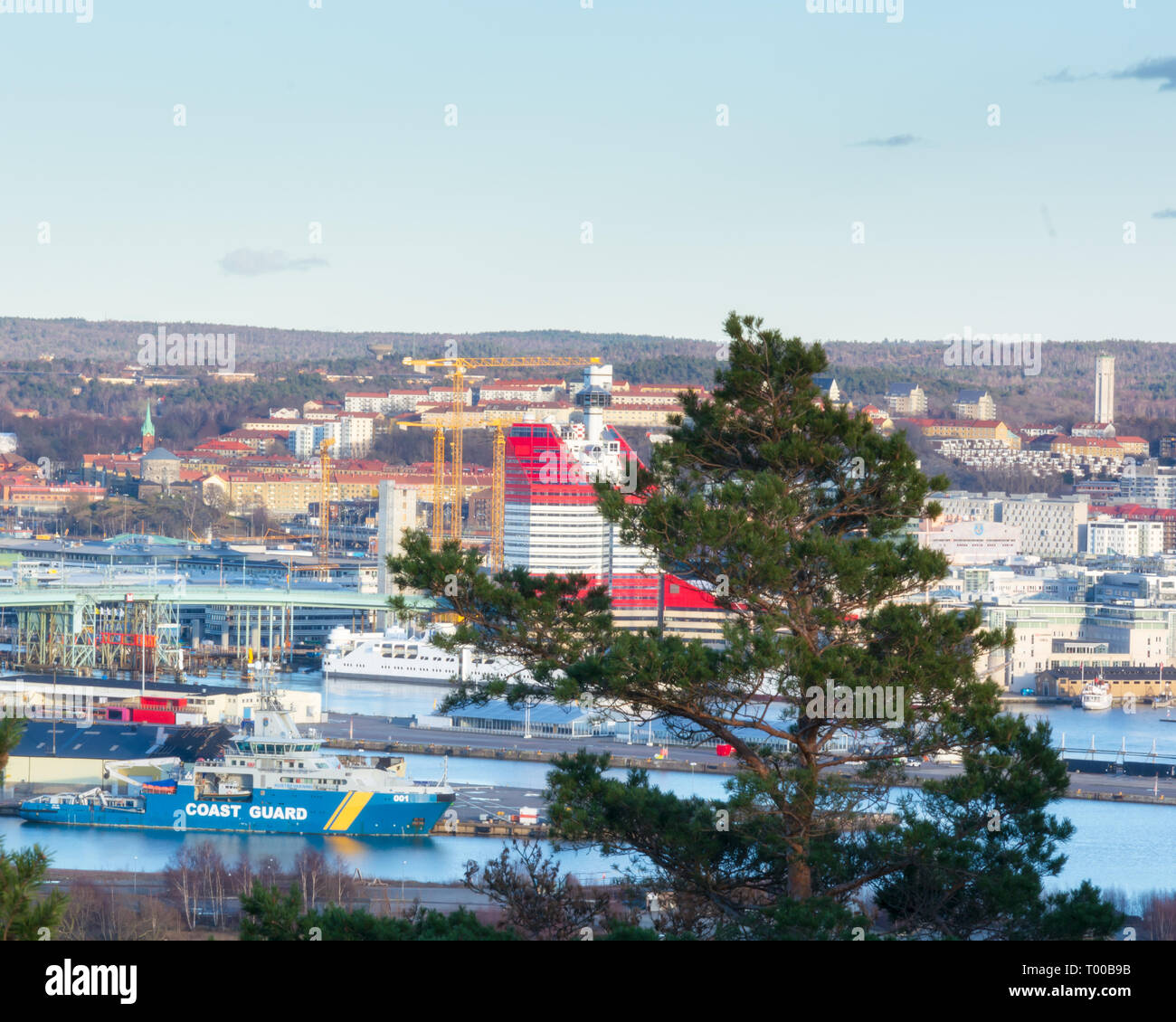 Blick aus der Vogelperspektive auf Göteborg City von der Oberseite der Ramberget Hügel Schweden mit berühmten Lippenstift Gebäude Stockfoto