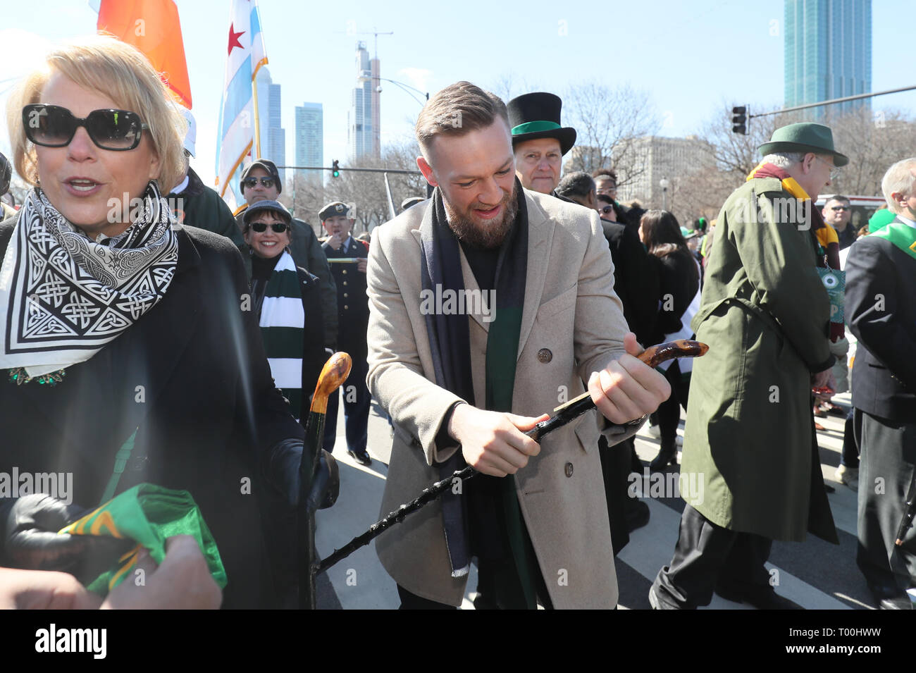 Irische Mixed Martial Artist Conor McGregor verbindet die St. Patrick's Day Parade in Chicago. Stockfoto