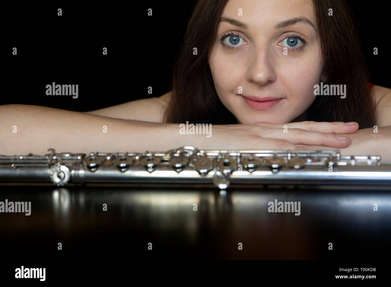 Studio Portrait von professionellen Flötist [Alla Sorokoletova] - Boca Raton, Florida, USA Stockfoto