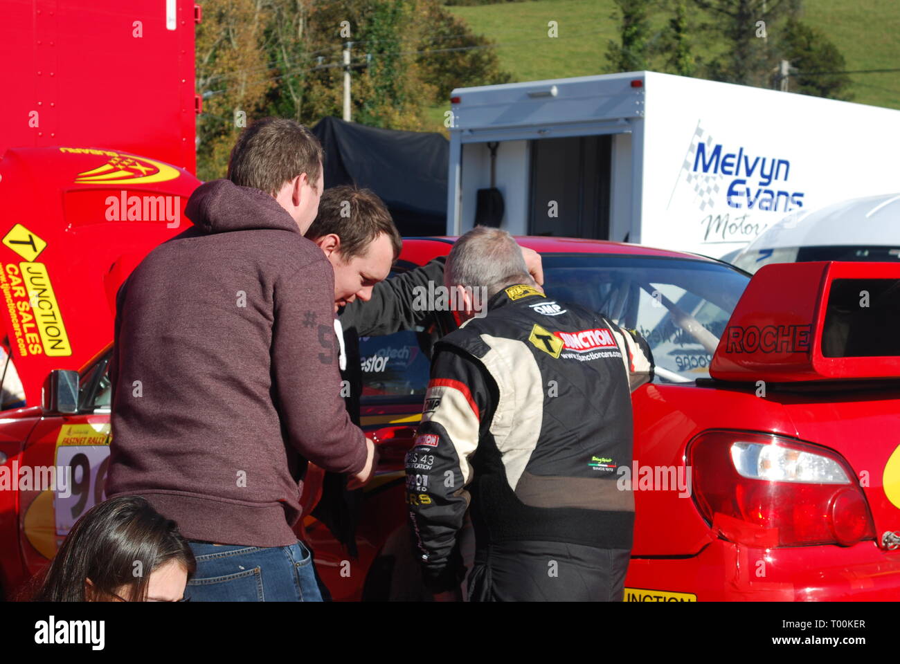 Service Crew bei der Rallye Stockfoto