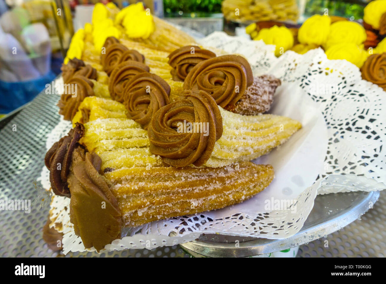 Valencia churros, Kuchen, Süßigkeiten während des Festival Las Fallas, Spanien verkauft Stockfoto