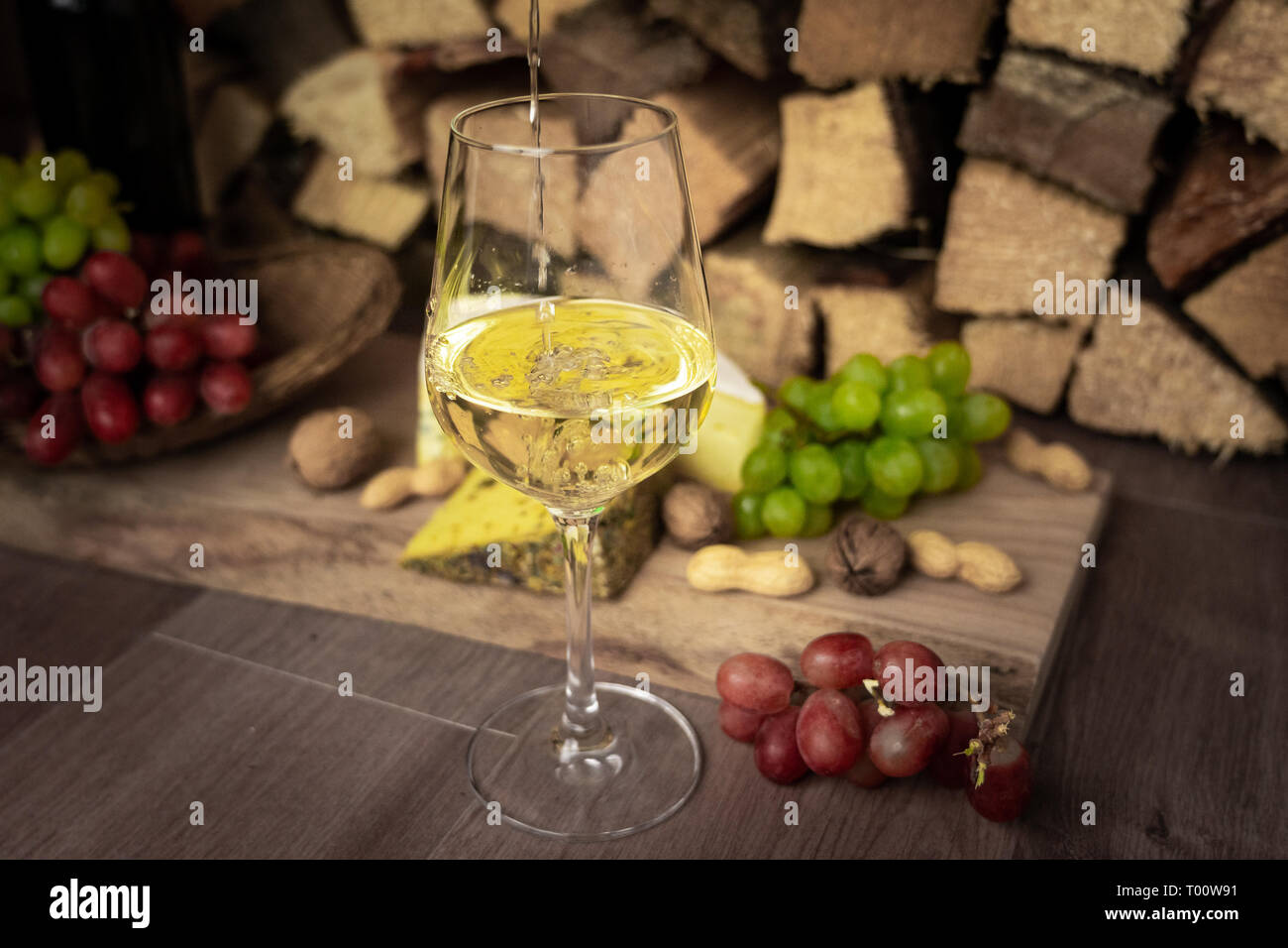 Lecker Wein zum Abendessen Stockfoto