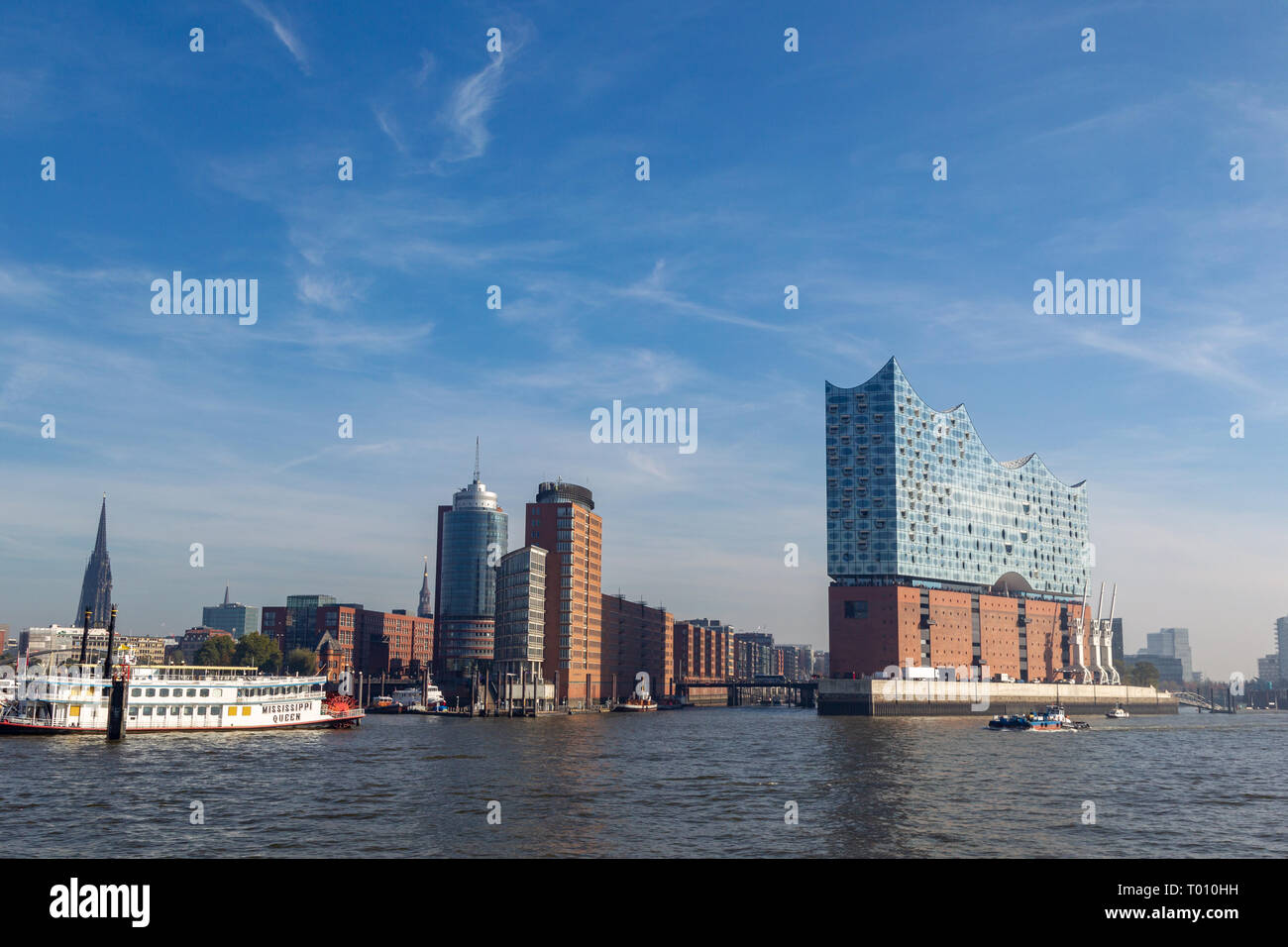 Elbphilharmonie im Hafen von Hamburg, Deutschland. Stockfoto