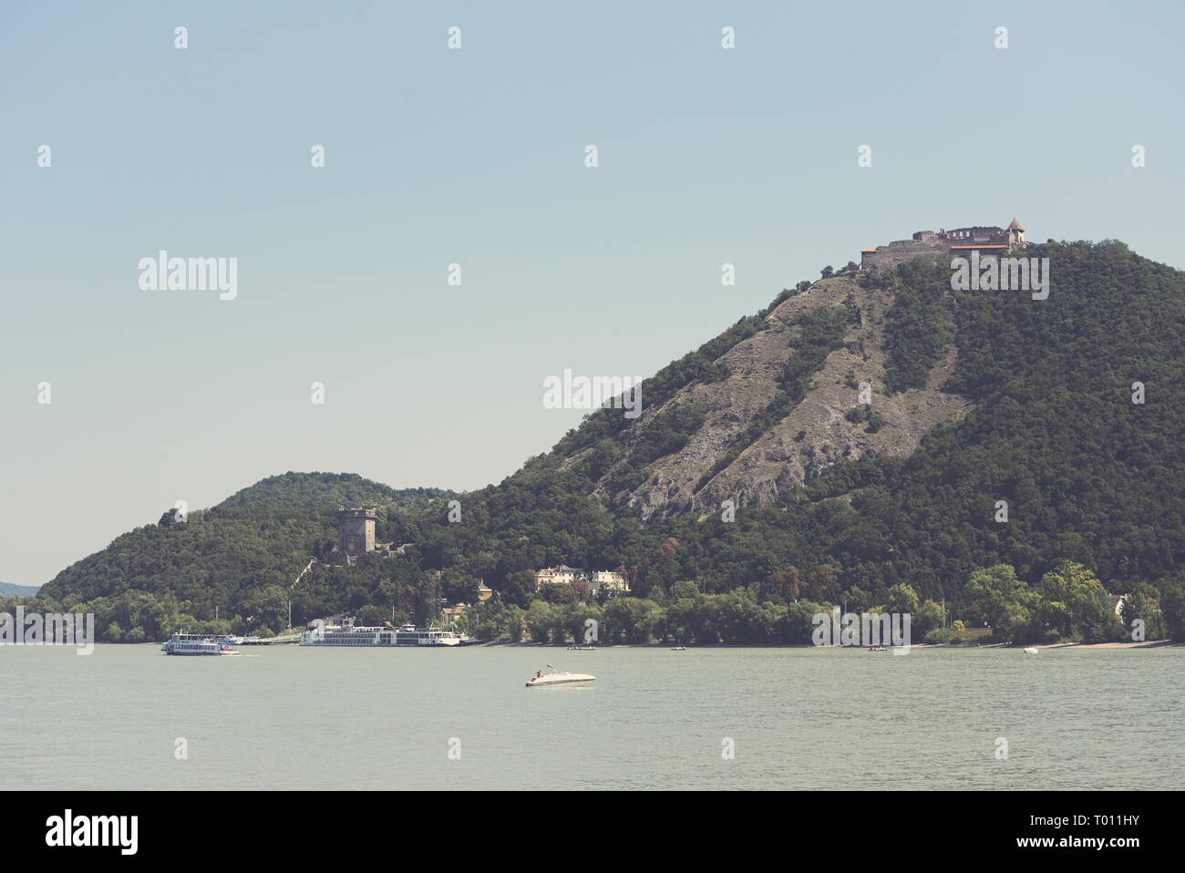 Visegrád Burg in der Donau an einem sonnigen Sommertag Stockfoto