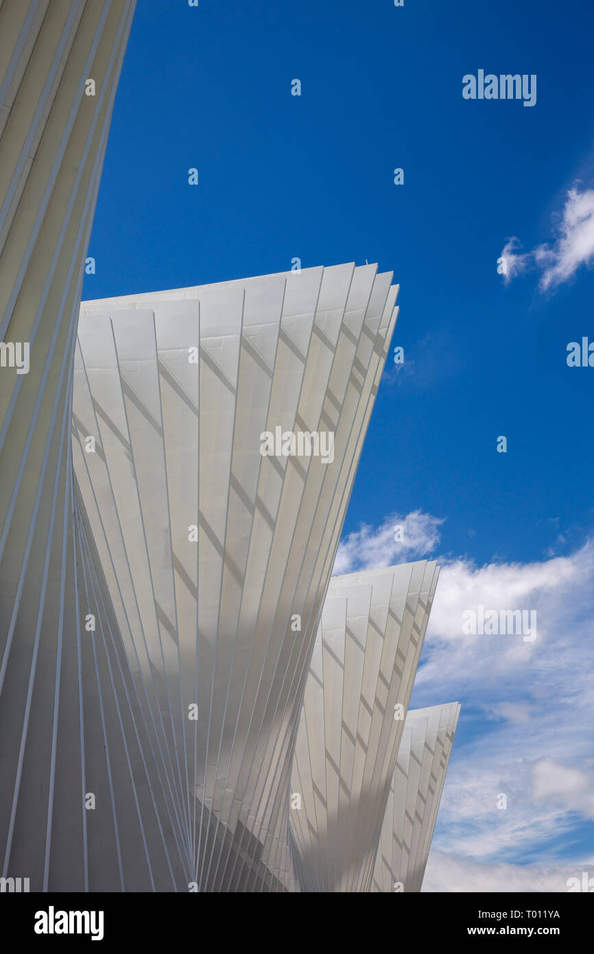REGGIO EMILIA, Italien, 13. April 2018: Die Reggio Emilia AV Mediopadana Bahnhof von Architekt Santiago Calatrava. Stockfoto