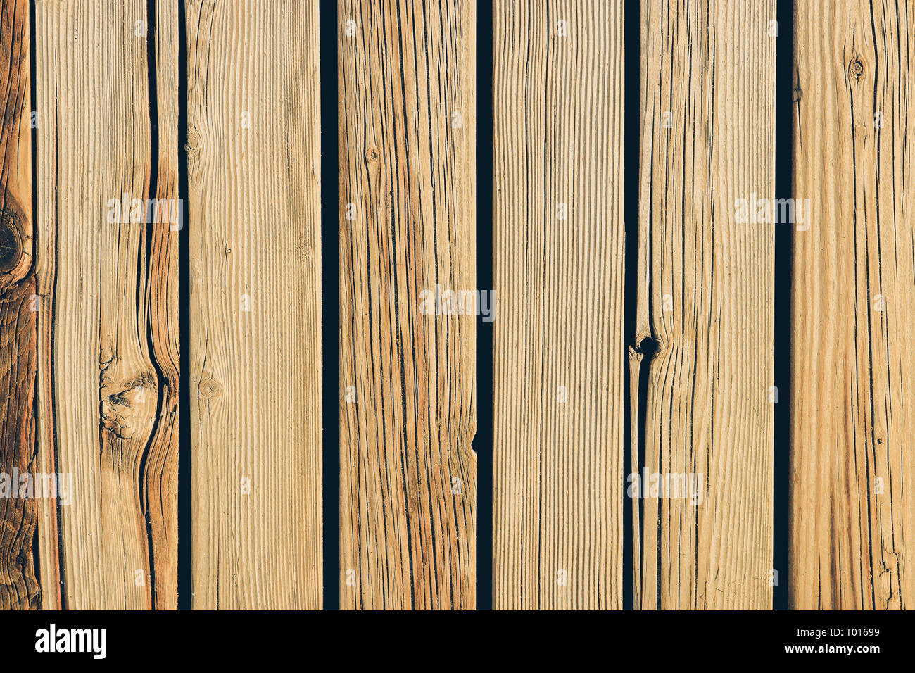 Holzplanken Textur. Holz- Strand weg. Holzbretter Hintergrund. Vertikale Richtung. Stockfoto