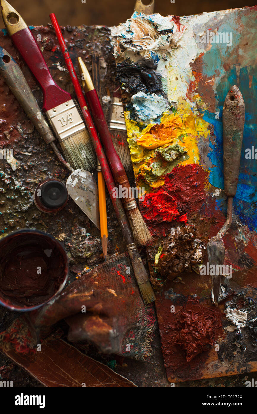 Kunst-Lacke, Farben, Pinsel Bleistift Darck Ton Stockfoto