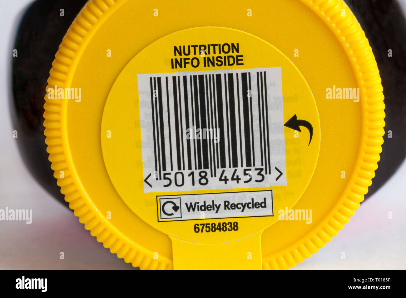 Barcode Label mit Ernährung Infos innen am Deckel der Sonderausgabe jar von Valentine Marmite Stockfoto