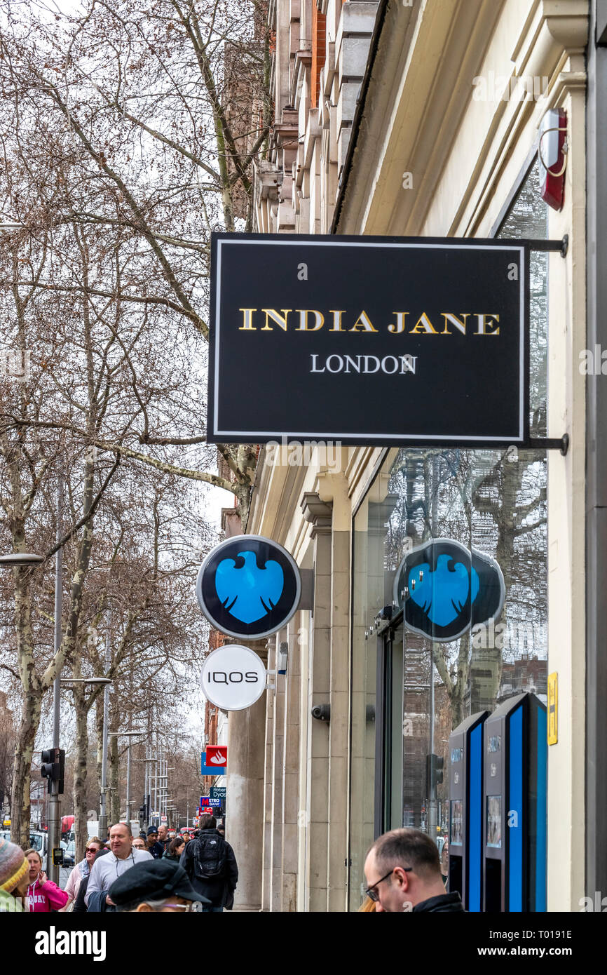 Barclays Bank und Indien Jane, Kensington High Street, Kensington, London Stockfoto