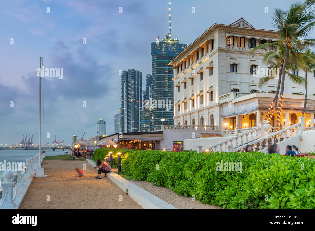 Eines der Ikonischen Sri Lanka Wahrzeichen, das Galle Face Hotel liegt im Herzen von Colombo gelegen, entlang der Küste und mit Blick auf den berühmten Galle Face Gr Stockfoto