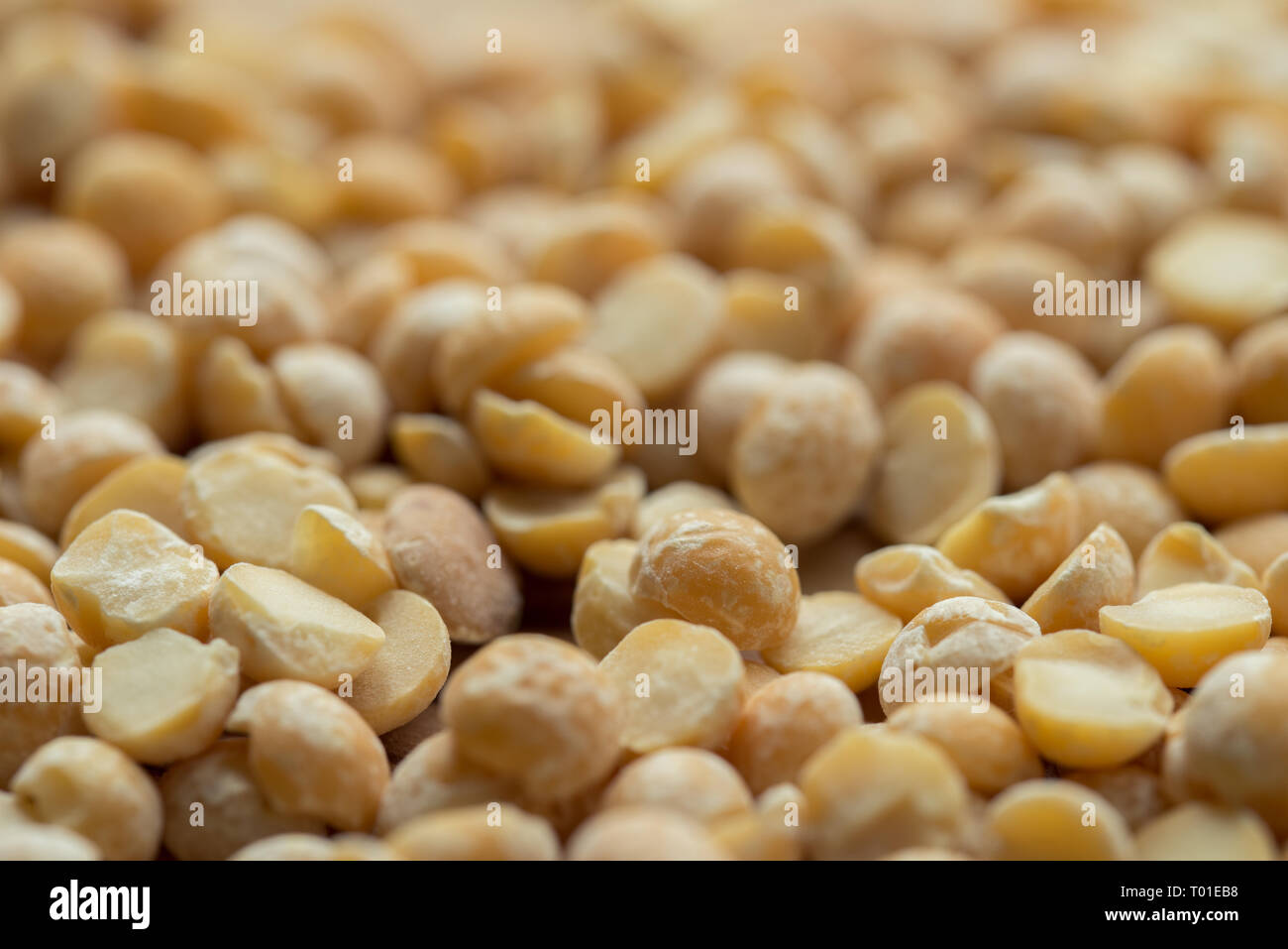 Getrocknete split gelbe Erbsen Makro Stockfoto