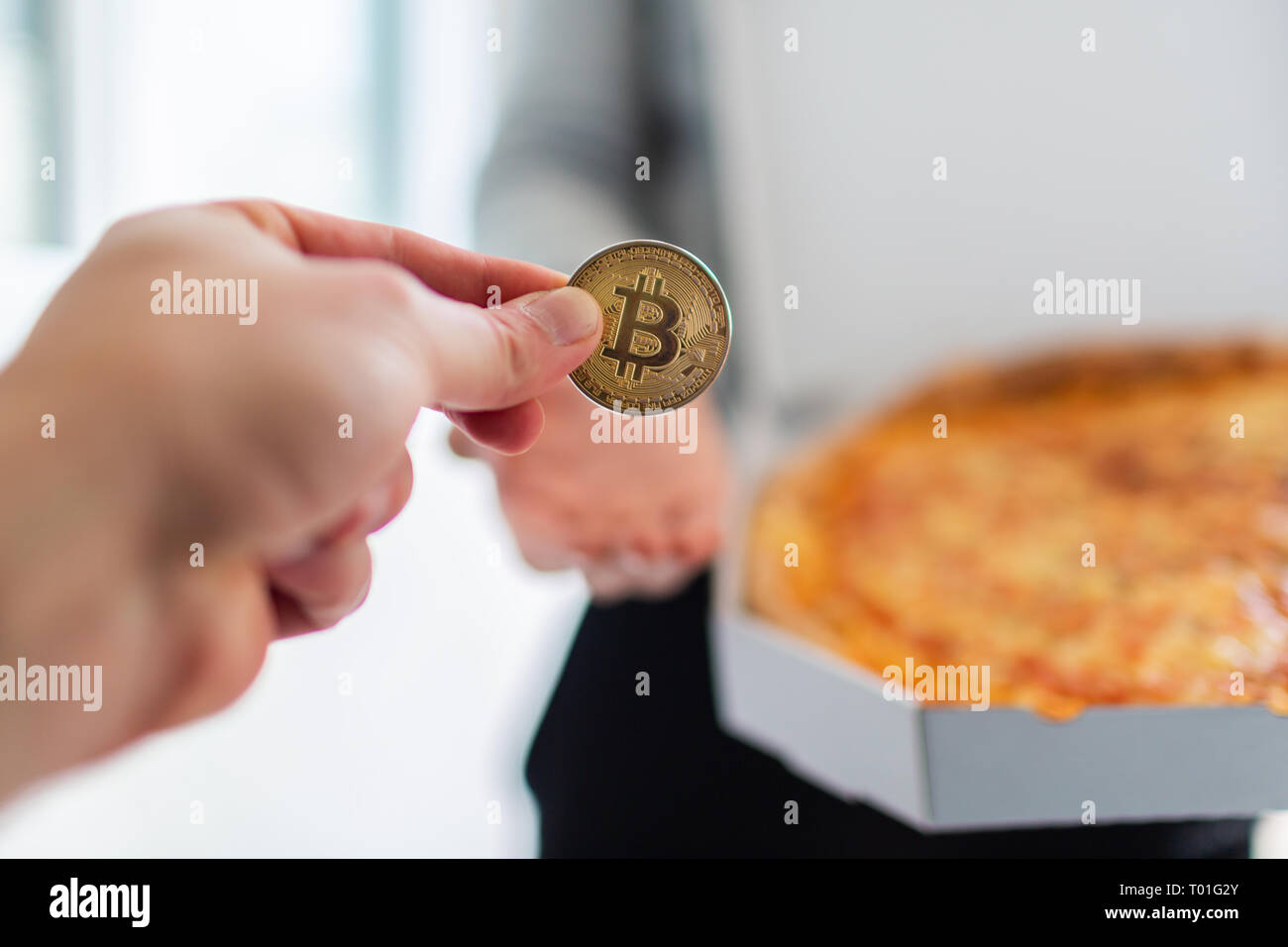 Bitcoin Pizza Tag 22. Mai. cryptocommunity Urlaub. 2 Pizzen für einen Preis  von 10000 Bitcoins. Pizza Index Stockfotografie - Alamy
