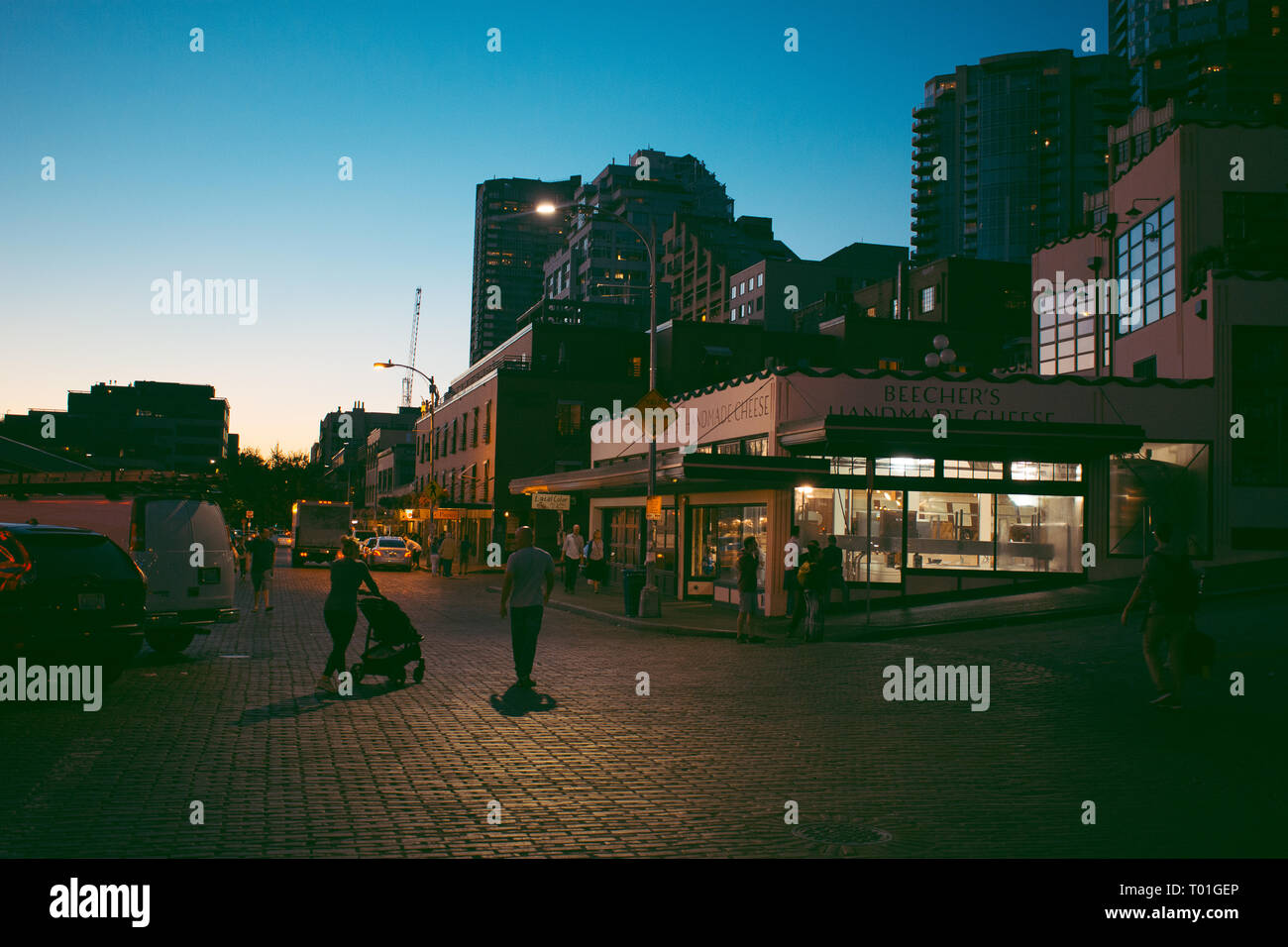 Mit Blick auf den Pike Place Market in Seattle bei Sonnenuntergang Stockfoto