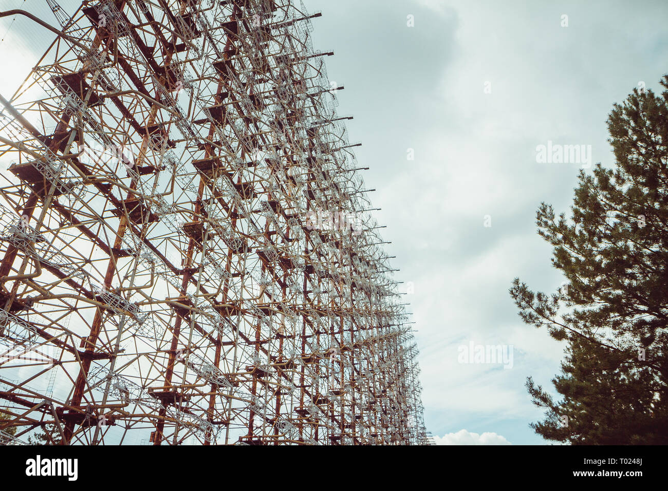 Duga-sowjetischen Over-the-horizon OTH Radarsystem. Duga-3 Russischen Specht-Antenne Komplex, militärische Objekt der UDSSR ABM. Sperrzone von Tschernobyl Stockfoto
