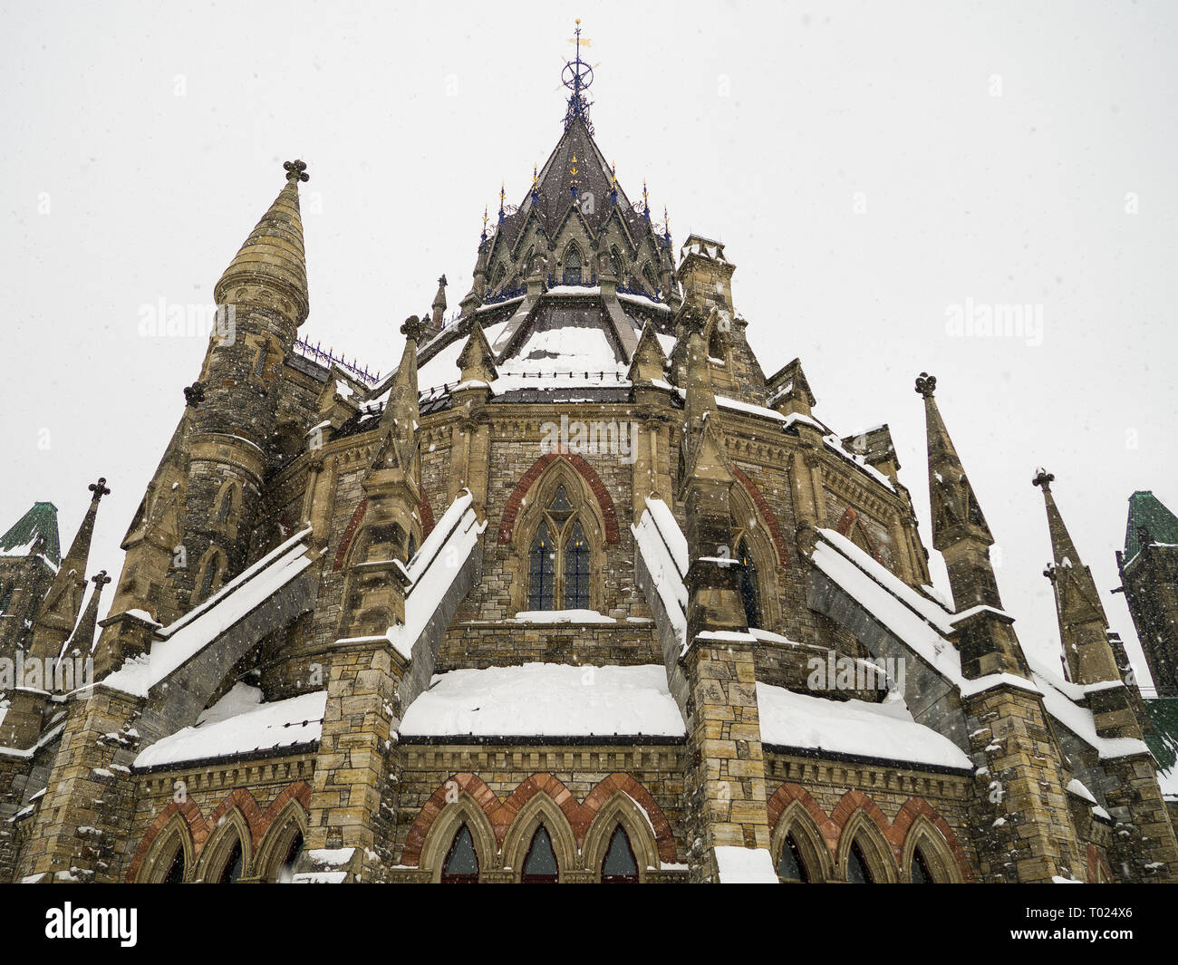 Die Schönheit der Bibliothek des Parlaments in der Schneefall, Ottawa, der Hauptstadt Kanadas Stockfoto