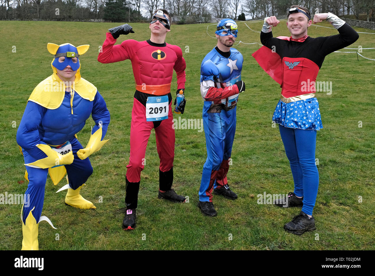 INNERLEITHEN, Traquair House & Immobilien, UK. 16.Mär.2019. 13 mächtigen Deerstalker Adventure Race Bildunterschrift: Fancy Dress die Reihenfolge der Tag für einige der Teilnehmer in der Mächtigen Deerstalker 13 mächtigen Deerstalker, Rat Race, Abenteuersport. Die Ausgefallensten, nachts, Trail Running Event im BRITISCHEN Kalender 3000 hardy Trailrunner wird in Richtung Traquair House, Innerleithen, in den schottischen Borders, für die Mächtigen Deerstalker, der größten und härtesten 'des o in themed Tweed "Nacht ausführen, um in Großbritannien inszeniert werden. (Foto: Rob Grau) Stockfoto