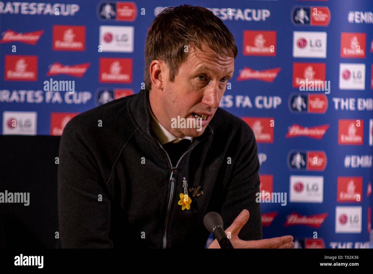 Swansea, Großbritannien. 16. März 2019. Swansea City Manager Graham Potter Gesichter die Medien Post entsprechen. Die Emirate FA-Cup, Viertelfinale dieses Bild dürfen nur für redaktionelle Zwecke verwendet werden. Nur die redaktionelle Nutzung, eine Lizenz für die gewerbliche Nutzung erforderlich. Keine Verwendung in Wetten, Spiele oder einer einzelnen Verein/Liga/player Publikationen. pic von Andrew Orchard sport Fotografie/Alamy leben Nachrichten Stockfoto