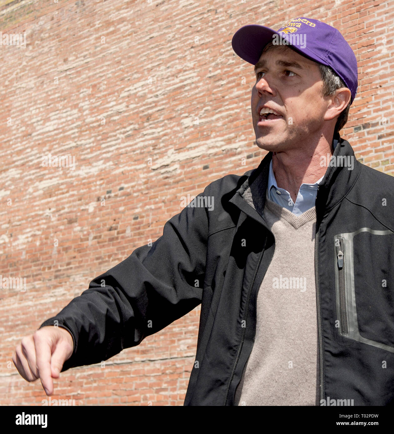 Waterloo, Iowa, USA. 16 Mär, 2019. BETO O'Rourke, der seine Kandidatur für das Amt des Präsidenten vor zwei Tagen angekündigt, erscheint auf einer Kundgebung außerhalb des Black Hawk County demokratische Hauptquartier im Namen von Iowa Senat Bezirk 30 Kandidaten, Eric Giddens. Credit: Brian Cahn/ZUMA Draht/Alamy leben Nachrichten Stockfoto