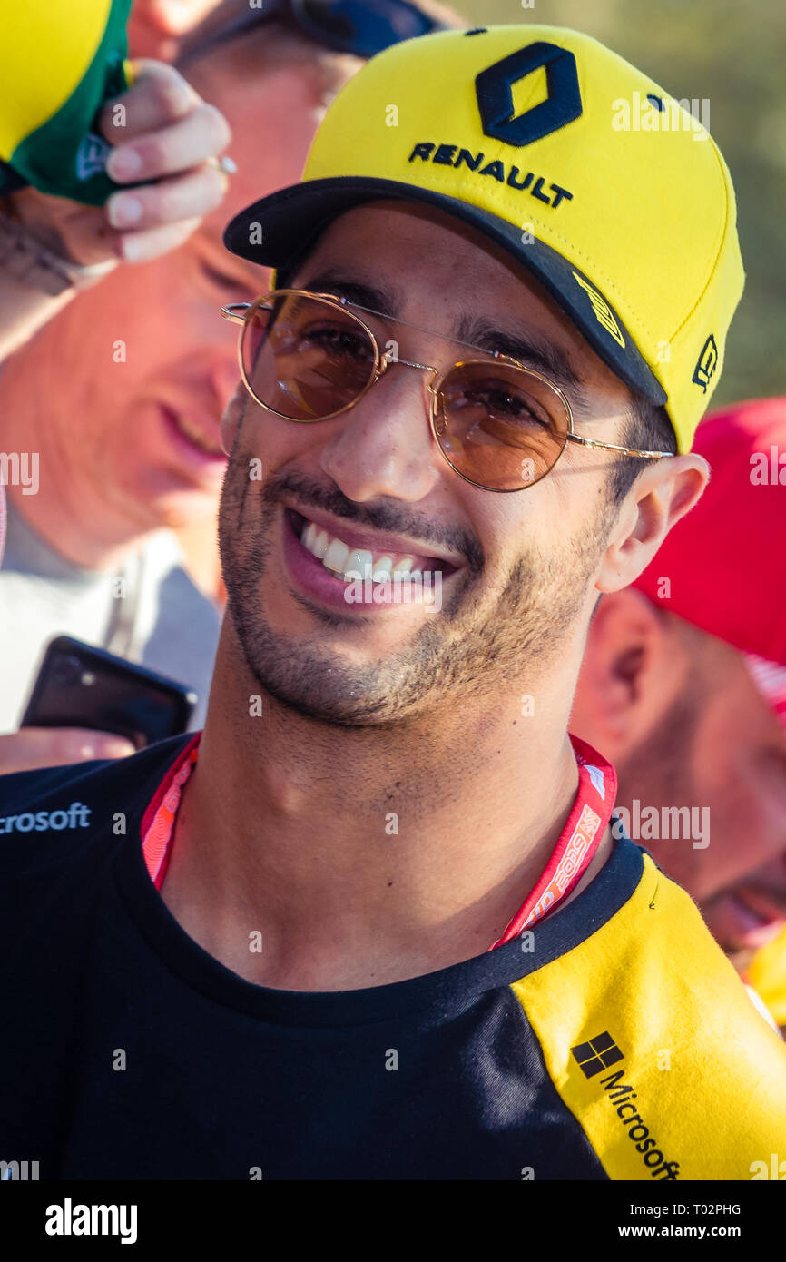 Melbourne, Australien. 16. März 2019. Daniel Ricciardo 3 Fahren für Renault F1 Team grüßt Fans während des Formel 1 Grand Prix von Australien 2019 Rolex am Albert Park Lake. Credit: Dave Hewison Sport/Alamy leben Nachrichten Stockfoto