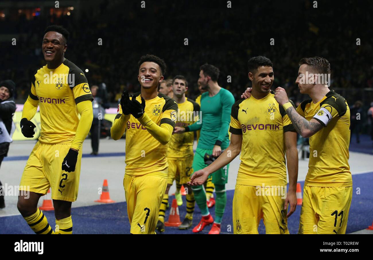 Berlin, Deutschland. 16 Mär, 2019. Berlin, Deutschland. 16 Mär, 2019. firo: 16.03.2019 Fuvuball, Fußball: 1. Bundesliga, Saison 2018/2019 Hertha BSC Berlin-BVB Borussia Dortmund 2:3 BVB Jadon Sancho, endgültige Jubel, Jubel, Claps, Beck, BVB Marco Reus, BVB Achraf Hakimi, BVB Dan-Axel Zagadou, | Nutzung der weltweiten Kredit: dpa/Alamy Leben Nachrichten Quelle: dpa Picture alliance/Alamy leben Nachrichten Stockfoto