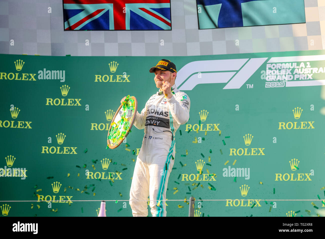 Melbourne, Australien. 17. März 2019. FIA-Formel-1-Weltmeisterschaft 2019 - Formel Eins Rolex Grand Prix von Australien. Siegertreppchen Feiern nach Rennen 1 - Podium - Platz 1 - Nr. 77 Valtteri Bottas (Finnland) Rennen für Mercedes-AMG PETRONAS Motorsport Fahren seines Mercedes WD 10 - Platz 2 Nr. 44 - Lewis Hamilton (Großbritannien) Rennen für Mercedes-AMG PETRONAS Motorsport Fahren seines Mercedes WD 10 -3.Platz - Nr. 33 Max Verstappen (Niederlande) für Aston Martin Racing Red Bull Racing Team fährt sein Red Bull Racing Honda RB 15 Credit: Brett Keating/Alamy leben Nachrichten Stockfoto