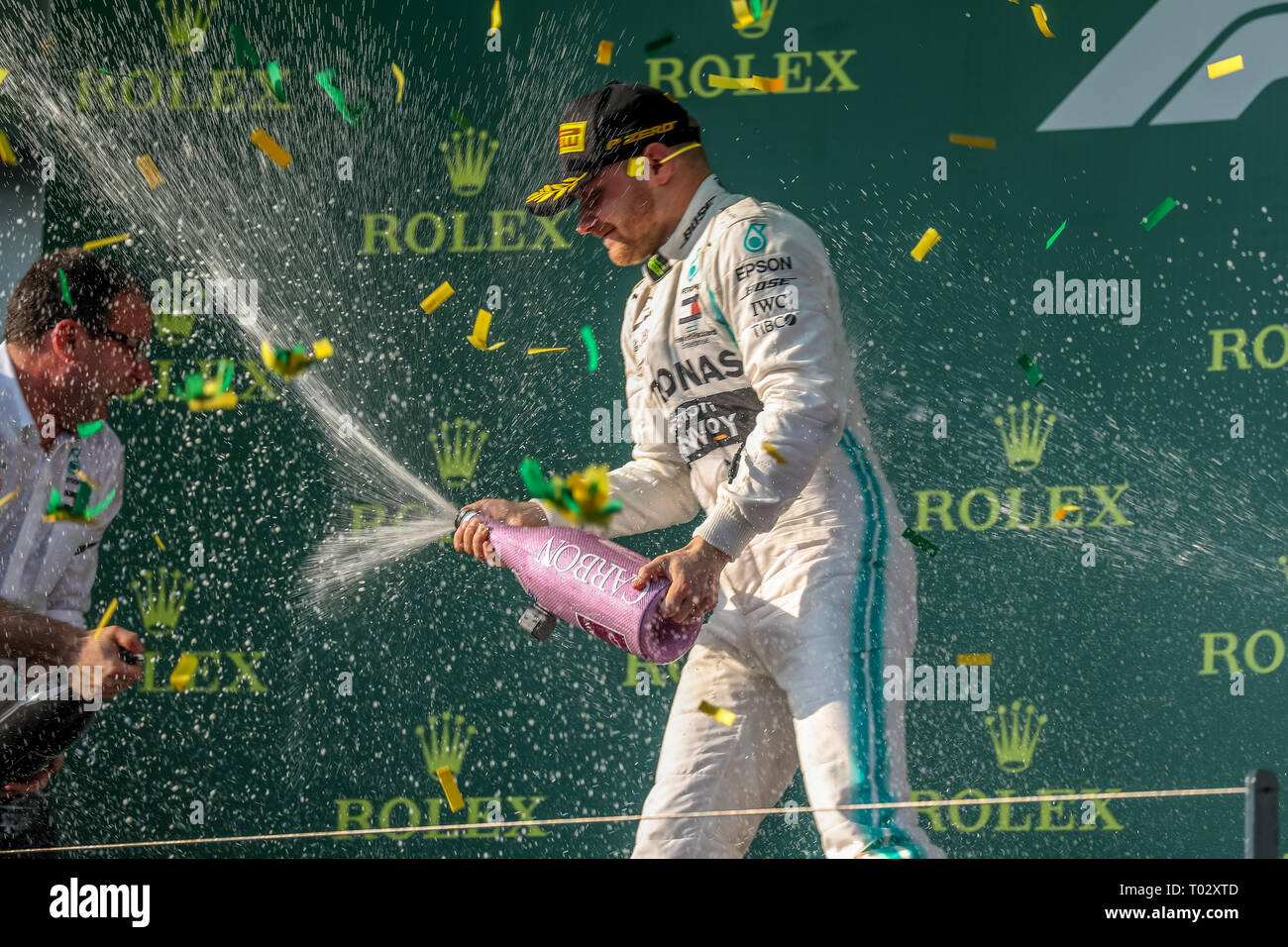 Melbourne, Australien. 17. März 2019. FIA-Formel-1-Weltmeisterschaft 2019 - Formel Eins Rolex Grand Prix von Australien. Siegertreppchen Feiern nach Rennen 1 - Podium - Platz 1 - Nr. 77 Valtteri Bottas (Finnland) Rennen für Mercedes-AMG PETRONAS Motorsport Fahren seines Mercedes WD 10 - Platz 2 Nr. 44 - Lewis Hamilton (Großbritannien) Rennen für Mercedes-AMG PETRONAS Motorsport Fahren seines Mercedes WD 10 -3.Platz - Nr. 33 Max Verstappen (Niederlande) für Aston Martin Racing Red Bull Racing Team fährt sein Red Bull Racing Honda RB 15 Credit: Brett Keating/Alamy leben Nachrichten Stockfoto