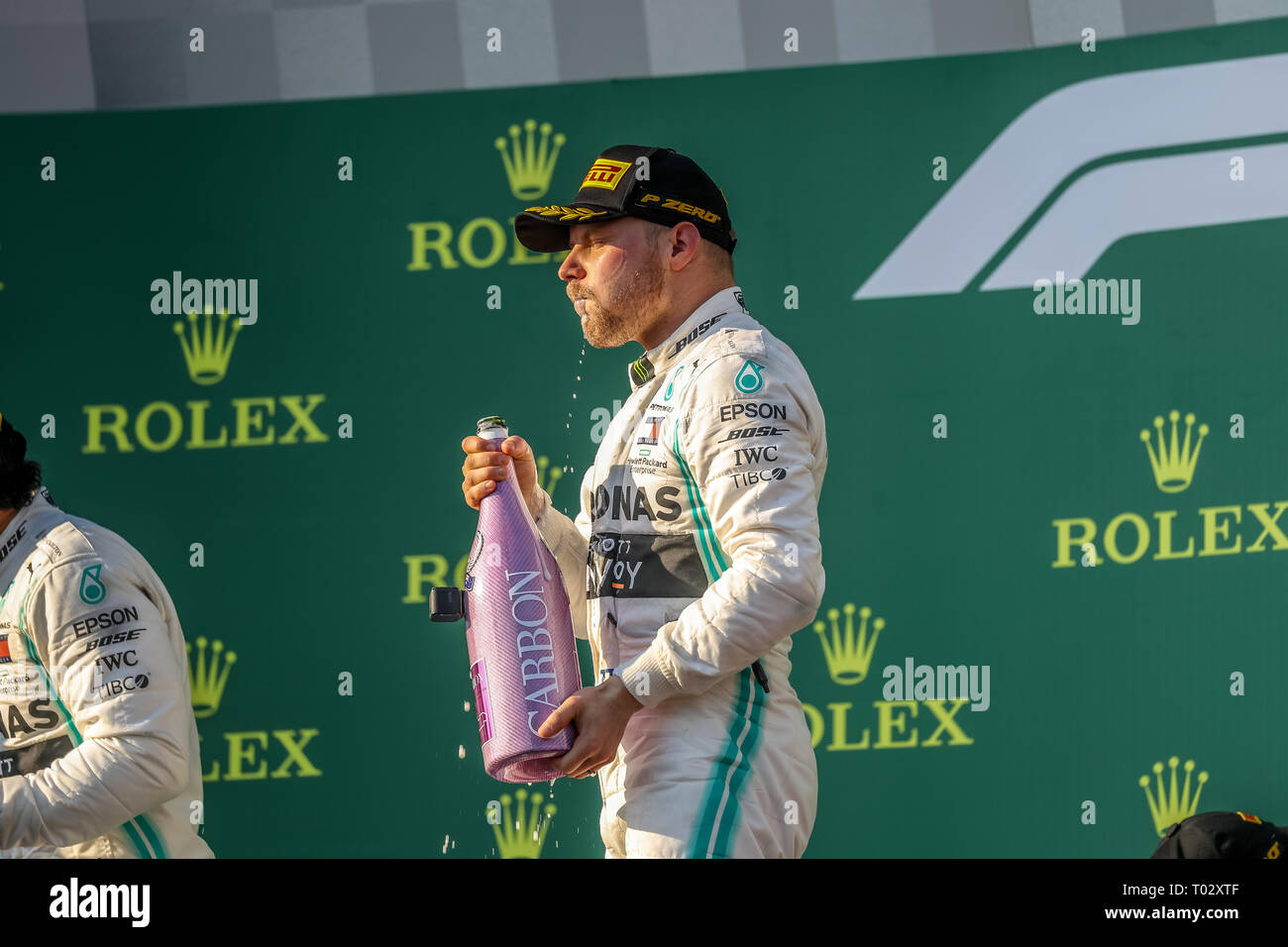 Melbourne, Australien. 17. März 2019. FIA-Formel-1-Weltmeisterschaft 2019 - Formel Eins Rolex Grand Prix von Australien. Siegertreppchen Feiern nach Rennen 1 - Podium - Platz 1 - Nr. 77 Valtteri Bottas (Finnland) Rennen für Mercedes-AMG PETRONAS Motorsport Fahren seines Mercedes WD 10 - Platz 2 Nr. 44 - Lewis Hamilton (Großbritannien) Rennen für Mercedes-AMG PETRONAS Motorsport Fahren seines Mercedes WD 10 -3.Platz - Nr. 33 Max Verstappen (Niederlande) für Aston Martin Racing Red Bull Racing Team fährt sein Red Bull Racing Honda RB 15 Credit: Brett Keating/Alamy leben Nachrichten Stockfoto