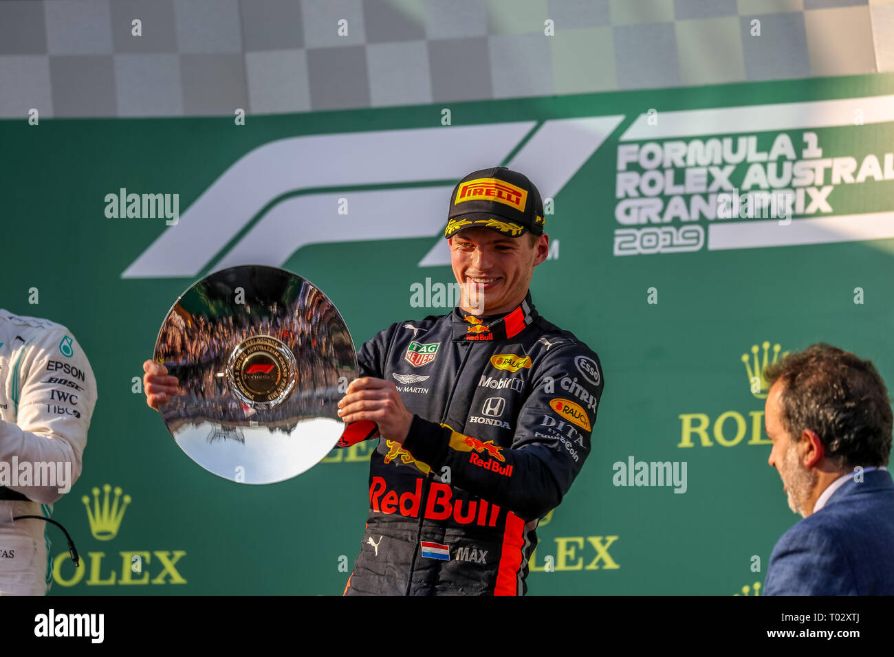 Melbourne, Australien. 17. März 2019. FIA-Formel-1-Weltmeisterschaft 2019 - Formel Eins Rolex Grand Prix von Australien. Siegertreppchen Feiern nach Rennen 1 - Podium - Platz 1 - Nr. 77 Valtteri Bottas (Finnland) Rennen für Mercedes-AMG PETRONAS Motorsport Fahren seines Mercedes WD 10 - Platz 2 Nr. 44 - Lewis Hamilton (Großbritannien) Rennen für Mercedes-AMG PETRONAS Motorsport Fahren seines Mercedes WD 10 -3.Platz - Nr. 33 Max Verstappen (Niederlande) für Aston Martin Racing Red Bull Racing Team fährt sein Red Bull Racing Honda RB 15 Credit: Brett Keating/Alamy leben Nachrichten Stockfoto