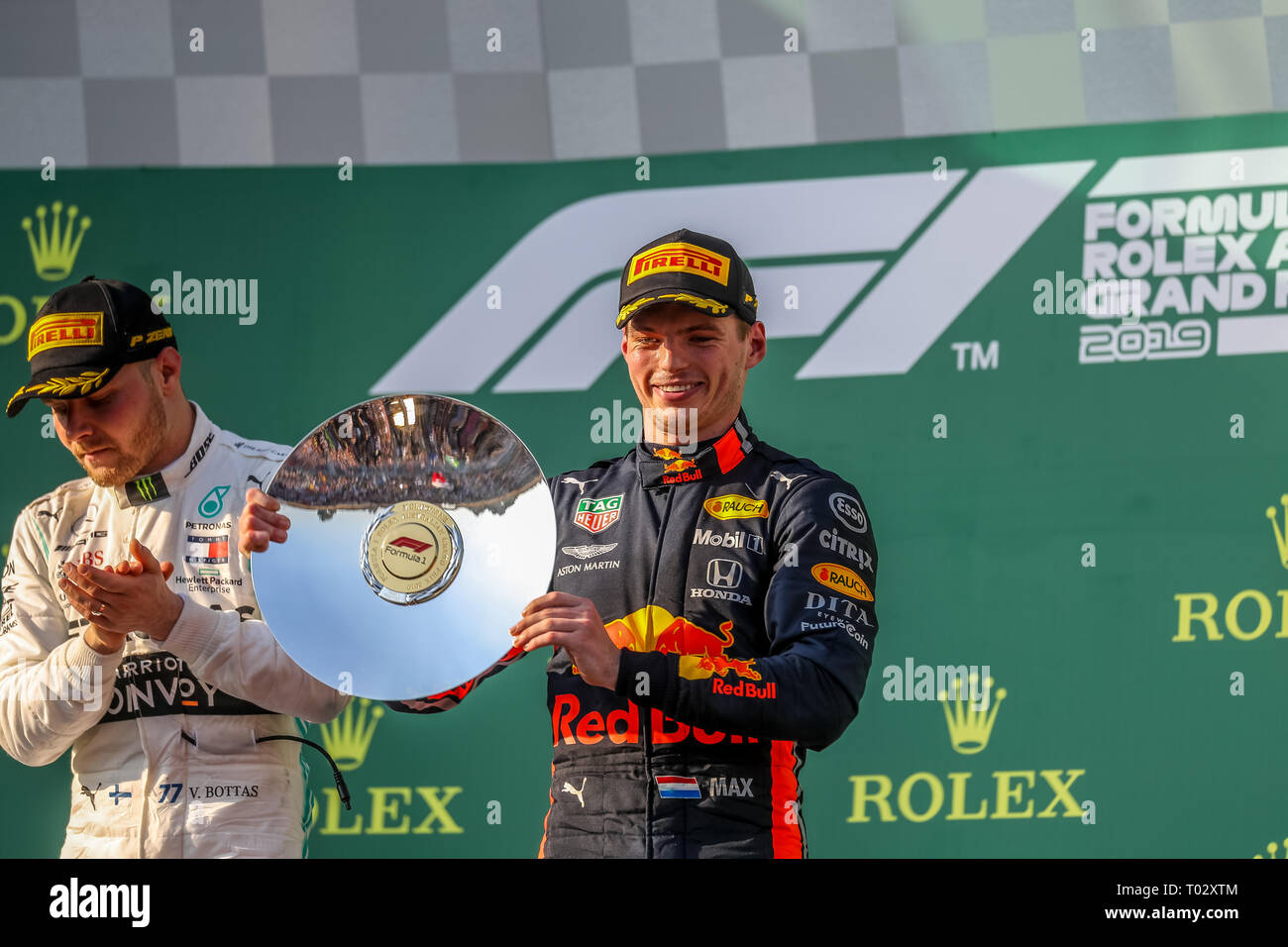 Melbourne, Australien. 17. März 2019. FIA-Formel-1-Weltmeisterschaft 2019 - Formel Eins Rolex Grand Prix von Australien. Siegertreppchen Feiern nach Rennen 1 - Podium - Platz 1 - Nr. 77 Valtteri Bottas (Finnland) Rennen für Mercedes-AMG PETRONAS Motorsport Fahren seines Mercedes WD 10 - Platz 2 Nr. 44 - Lewis Hamilton (Großbritannien) Rennen für Mercedes-AMG PETRONAS Motorsport Fahren seines Mercedes WD 10 -3.Platz - Nr. 33 Max Verstappen (Niederlande) für Aston Martin Racing Red Bull Racing Team fährt sein Red Bull Racing Honda RB 15 Credit: Brett Keating/Alamy leben Nachrichten Stockfoto