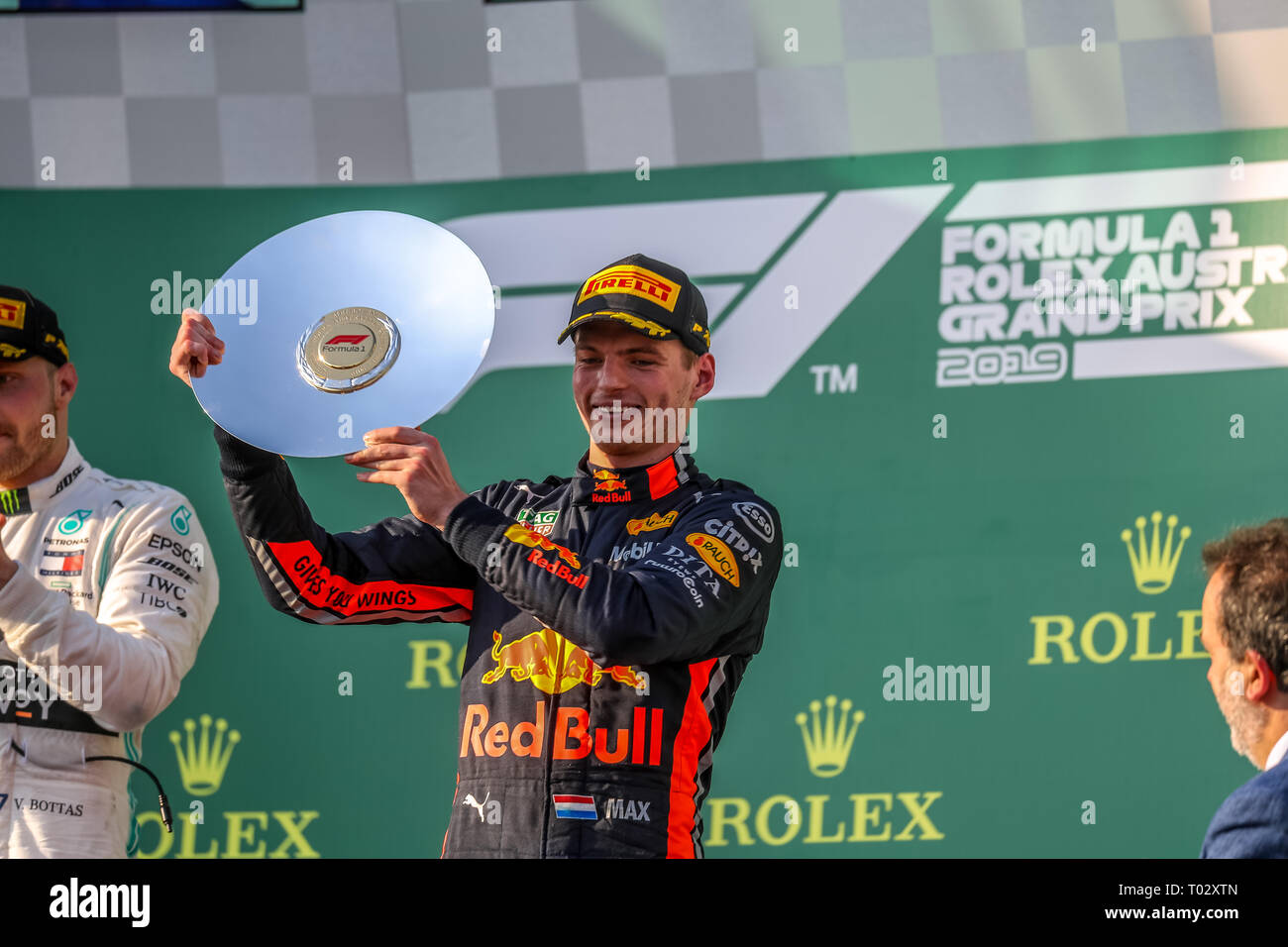 Melbourne, Australien. 17. März 2019. FIA-Formel-1-Weltmeisterschaft 2019 - Formel Eins Rolex Grand Prix von Australien. Siegertreppchen Feiern nach Rennen 1 - Podium - Platz 1 - Nr. 77 Valtteri Bottas (Finnland) Rennen für Mercedes-AMG PETRONAS Motorsport Fahren seines Mercedes WD 10 - Platz 2 Nr. 44 - Lewis Hamilton (Großbritannien) Rennen für Mercedes-AMG PETRONAS Motorsport Fahren seines Mercedes WD 10 -3.Platz - Nr. 33 Max Verstappen (Niederlande) für Aston Martin Racing Red Bull Racing Team fährt sein Red Bull Racing Honda RB 15 Credit: Brett Keating/Alamy leben Nachrichten Stockfoto