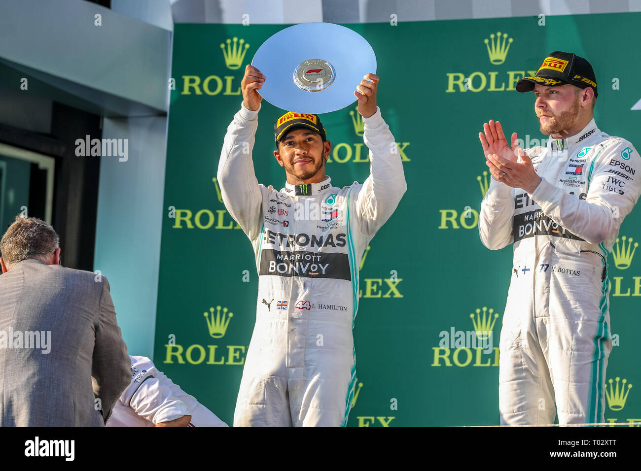 Melbourne, Australien. 17. März 2019. FIA-Formel-1-Weltmeisterschaft 2019 - Formel Eins Rolex Grand Prix von Australien. Siegertreppchen Feiern nach Rennen 1 - Podium - Platz 1 - Nr. 77 Valtteri Bottas (Finnland) Rennen für Mercedes-AMG PETRONAS Motorsport Fahren seines Mercedes WD 10 - Platz 2 Nr. 44 - Lewis Hamilton (Großbritannien) Rennen für Mercedes-AMG PETRONAS Motorsport Fahren seines Mercedes WD 10 -3.Platz - Nr. 33 Max Verstappen (Niederlande) für Aston Martin Racing Red Bull Racing Team fährt sein Red Bull Racing Honda RB 15 Credit: Brett Keating/Alamy leben Nachrichten Stockfoto