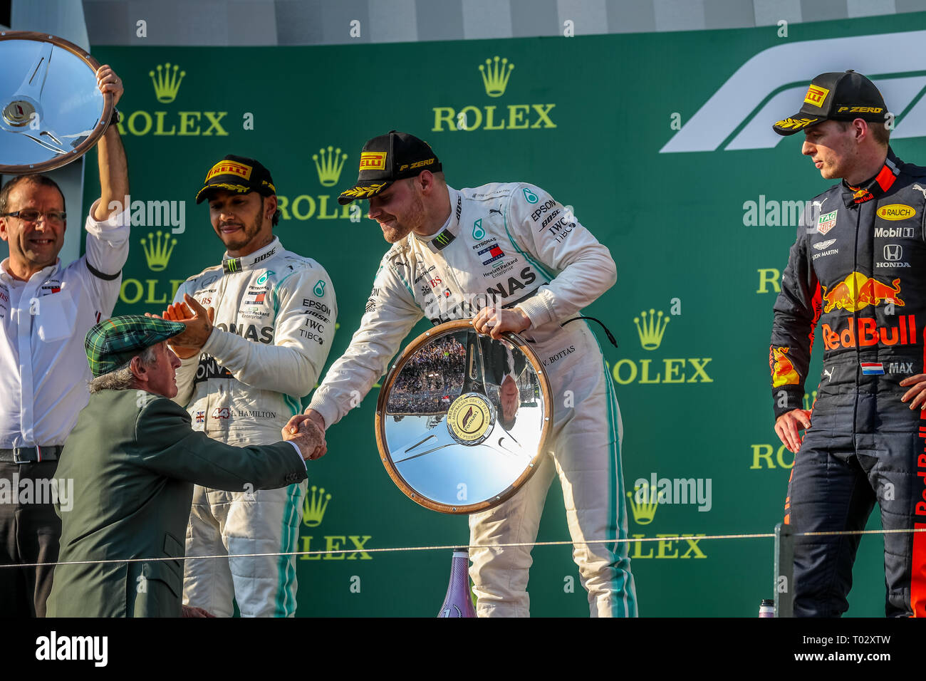 Melbourne, Australien. 17. März 2019. FIA-Formel-1-Weltmeisterschaft 2019 - Formel Eins Rolex Grand Prix von Australien. Siegertreppchen Feiern nach Rennen 1 - Podium - Platz 1 - Nr. 77 Valtteri Bottas (Finnland) Rennen für Mercedes-AMG PETRONAS Motorsport Fahren seines Mercedes WD 10 - Platz 2 Nr. 44 - Lewis Hamilton (Großbritannien) Rennen für Mercedes-AMG PETRONAS Motorsport Fahren seines Mercedes WD 10 -3.Platz - Nr. 33 Max Verstappen (Niederlande) für Aston Martin Racing Red Bull Racing Team fährt sein Red Bull Racing Honda RB 15 Credit: Brett Keating/Alamy leben Nachrichten Stockfoto