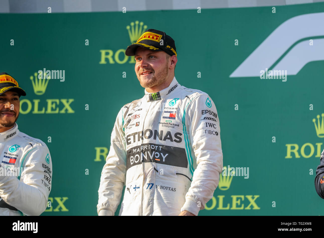 Melbourne, Australien. 17. März 2019. FIA-Formel-1-Weltmeisterschaft 2019 - Formel Eins Rolex Grand Prix von Australien. Siegertreppchen Feiern nach Rennen 1 - Podium - Platz 1 - Nr. 77 Valtteri Bottas (Finnland) Rennen für Mercedes-AMG PETRONAS Motorsport Fahren seines Mercedes WD 10 - Platz 2 Nr. 44 - Lewis Hamilton (Großbritannien) Rennen für Mercedes-AMG PETRONAS Motorsport Fahren seines Mercedes WD 10 -3.Platz - Nr. 33 Max Verstappen (Niederlande) für Aston Martin Racing Red Bull Racing Team fährt sein Red Bull Racing Honda RB 15 Credit: Brett Keating/Alamy leben Nachrichten Stockfoto