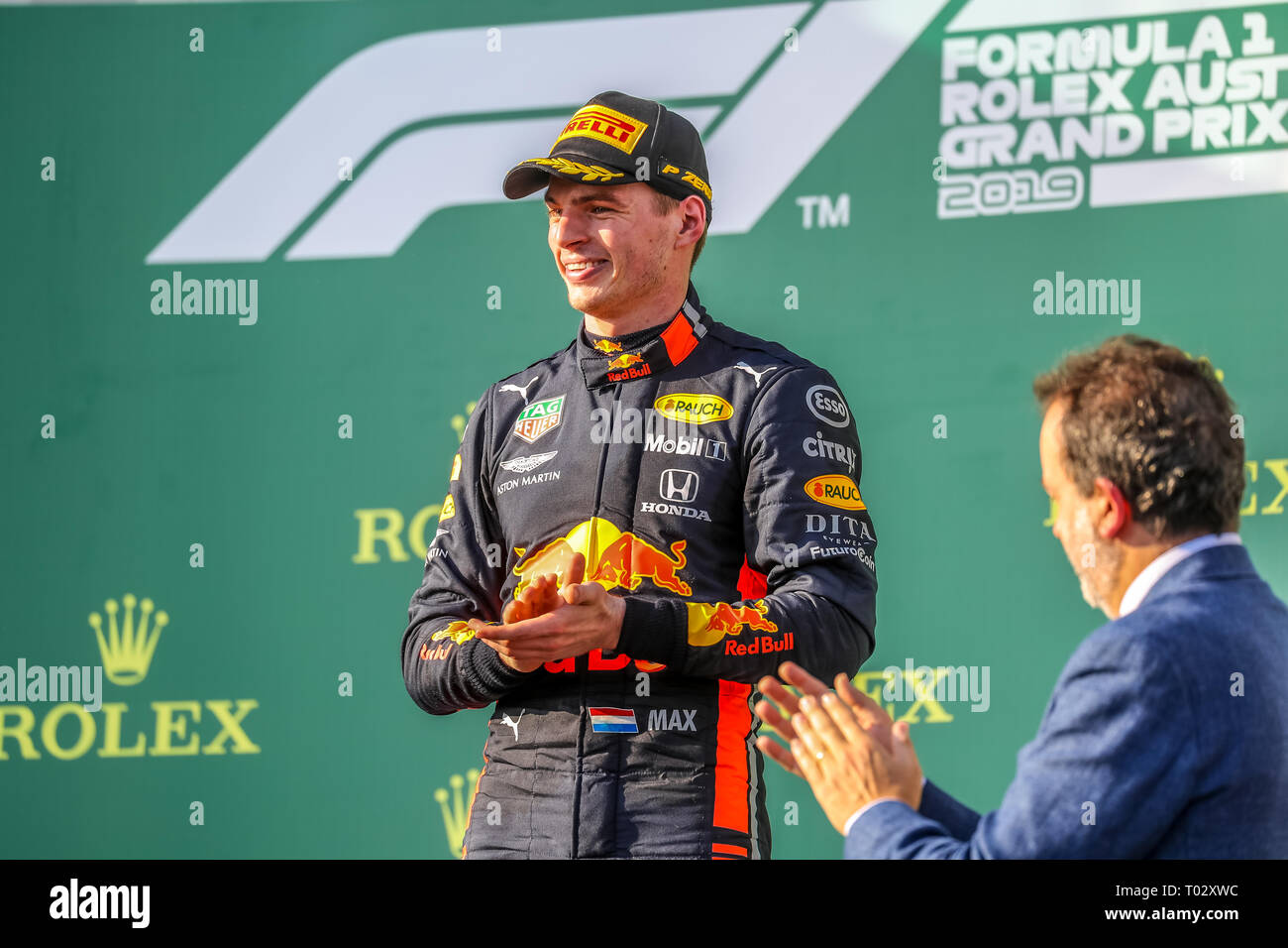 Melbourne, Australien. 17. März 2019. FIA-Formel-1-Weltmeisterschaft 2019 - Formel Eins Rolex Grand Prix von Australien. Siegertreppchen Feiern nach Rennen 1 - Podium - Platz 1 - Nr. 77 Valtteri Bottas (Finnland) Rennen für Mercedes-AMG PETRONAS Motorsport Fahren seines Mercedes WD 10 - Platz 2 Nr. 44 - Lewis Hamilton (Großbritannien) Rennen für Mercedes-AMG PETRONAS Motorsport Fahren seines Mercedes WD 10 -3.Platz - Nr. 33 Max Verstappen (Niederlande) für Aston Martin Racing Red Bull Racing Team fährt sein Red Bull Racing Honda RB 15 Credit: Brett Keating/Alamy leben Nachrichten Stockfoto