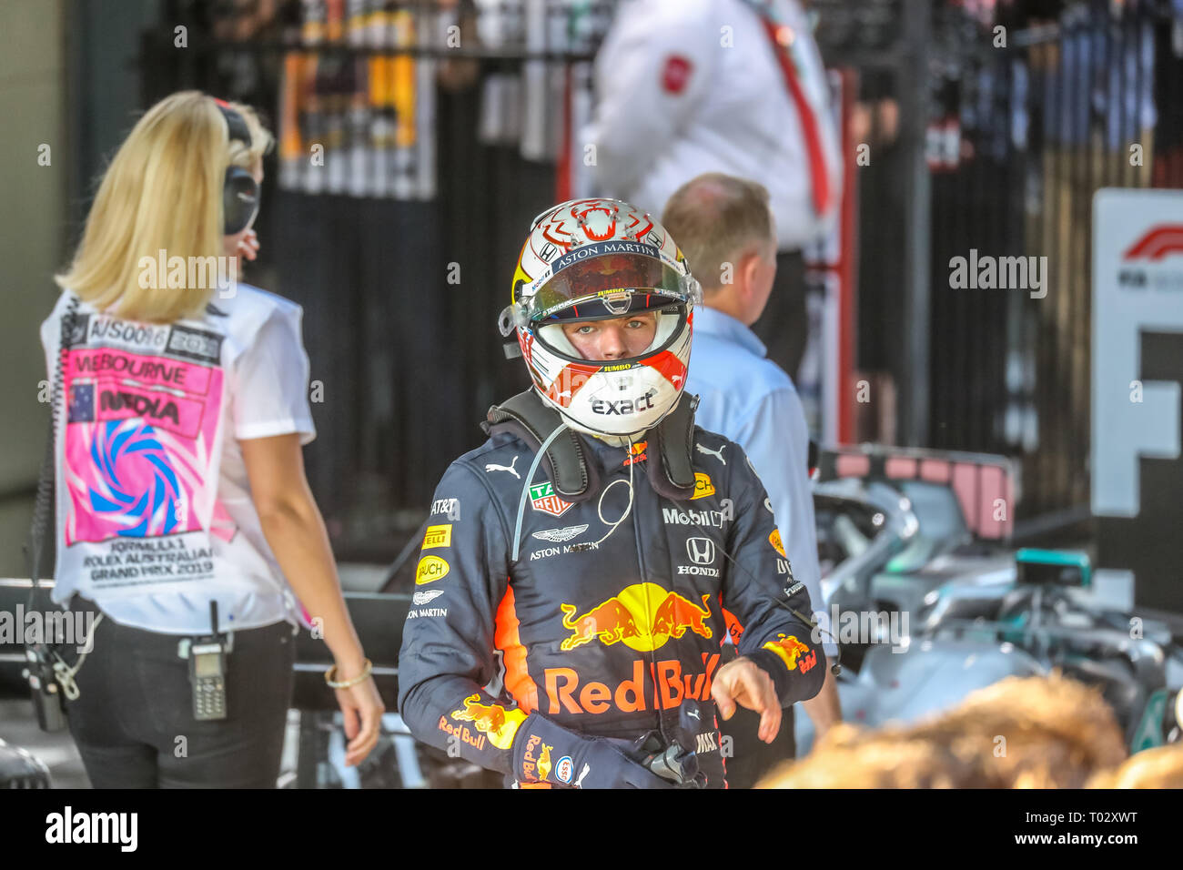 Melbourne, Australien. 17. März 2019. FIA-Formel-1-Weltmeisterschaft 2019 - Formel Eins Rolex Grand Prix von Australien. Siegertreppchen Feiern nach Rennen 1 - Nr. 77 Valtteri Bottas (Finnland) Rennen für Mercedes-AMG PETRONAS Motorsport Fahren seines Mercedes WD 10 - Rückkehr zur Boxengasse, nachdem er das Rennen. Credit: Brett Keating/Alamy leben Nachrichten Stockfoto