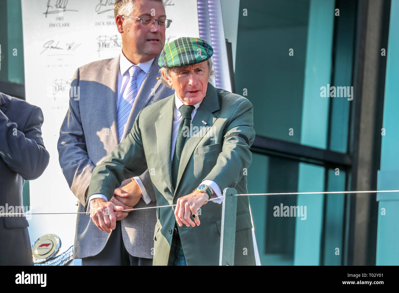Melbourne, Australien. 17. März 2019. FIA-Formel-1-Weltmeisterschaft 2019 - Formel Eins Rolex Grand Prix von Australien. Siegertreppchen Feiern nach dem Rennen - auf dem Podium Formel 1 Legand Jackie Stewart. Credit: Brett Keating/Alamy leben Nachrichten Stockfoto