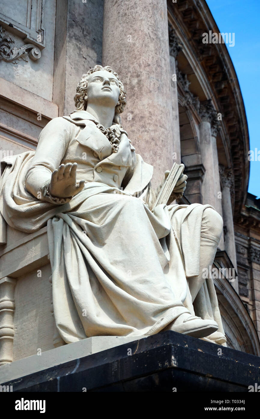 Schiller Statue an der Semperoper in Dresdan, Deutschland Stockfoto