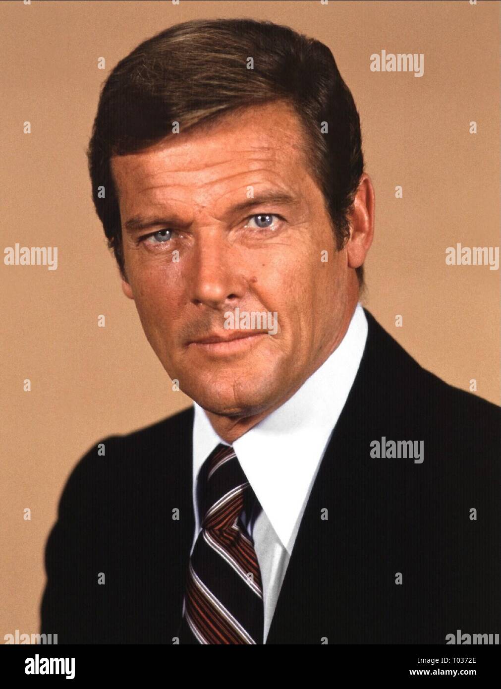 Mit Roger Moore Stockfotos und bilder Kaufen Alamy