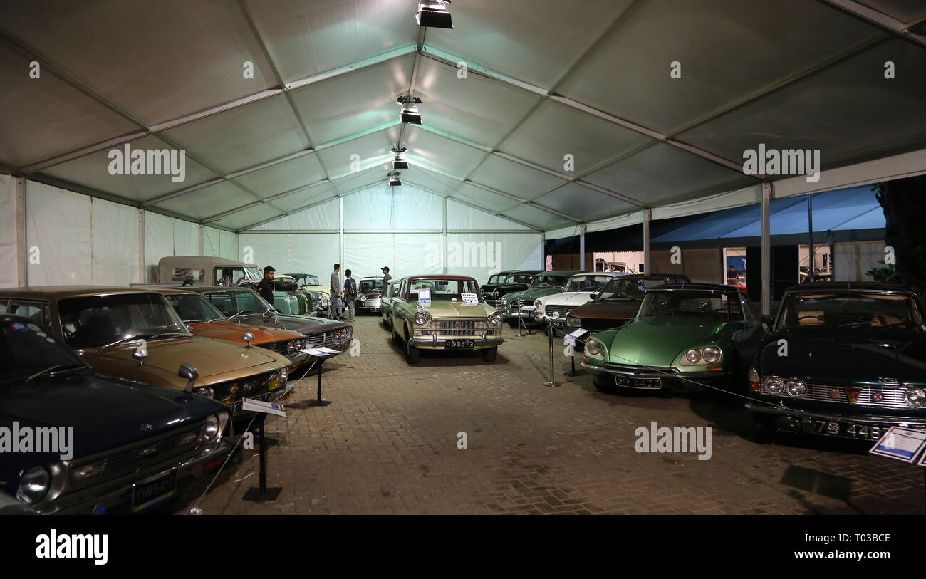 Sri Lanka. 15 Mär, 2019. Das Ceylon Motor Show Ausstellung in Colombo, 15. März 2019. Die Ausstellung zeigt - sowohl klassische und moderne Fahrzeuge in Sri Lanka. Credit: Pradeep Dambarage/Pacific Press/Alamy leben Nachrichten Stockfoto