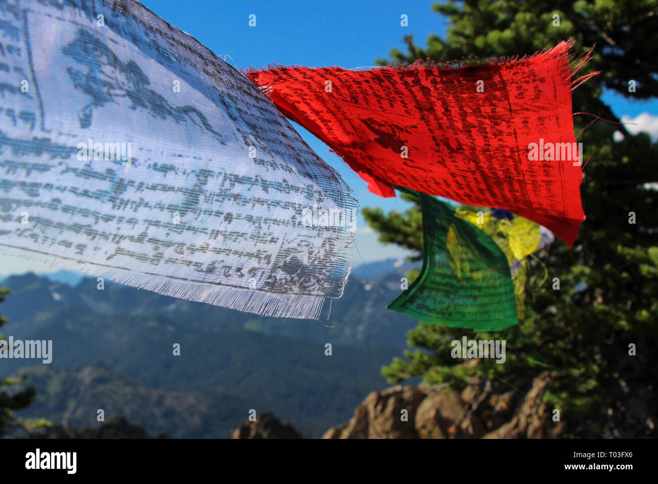 Tibetische Fahnen auf dem Berg wallpaper Collor wind Stockfoto