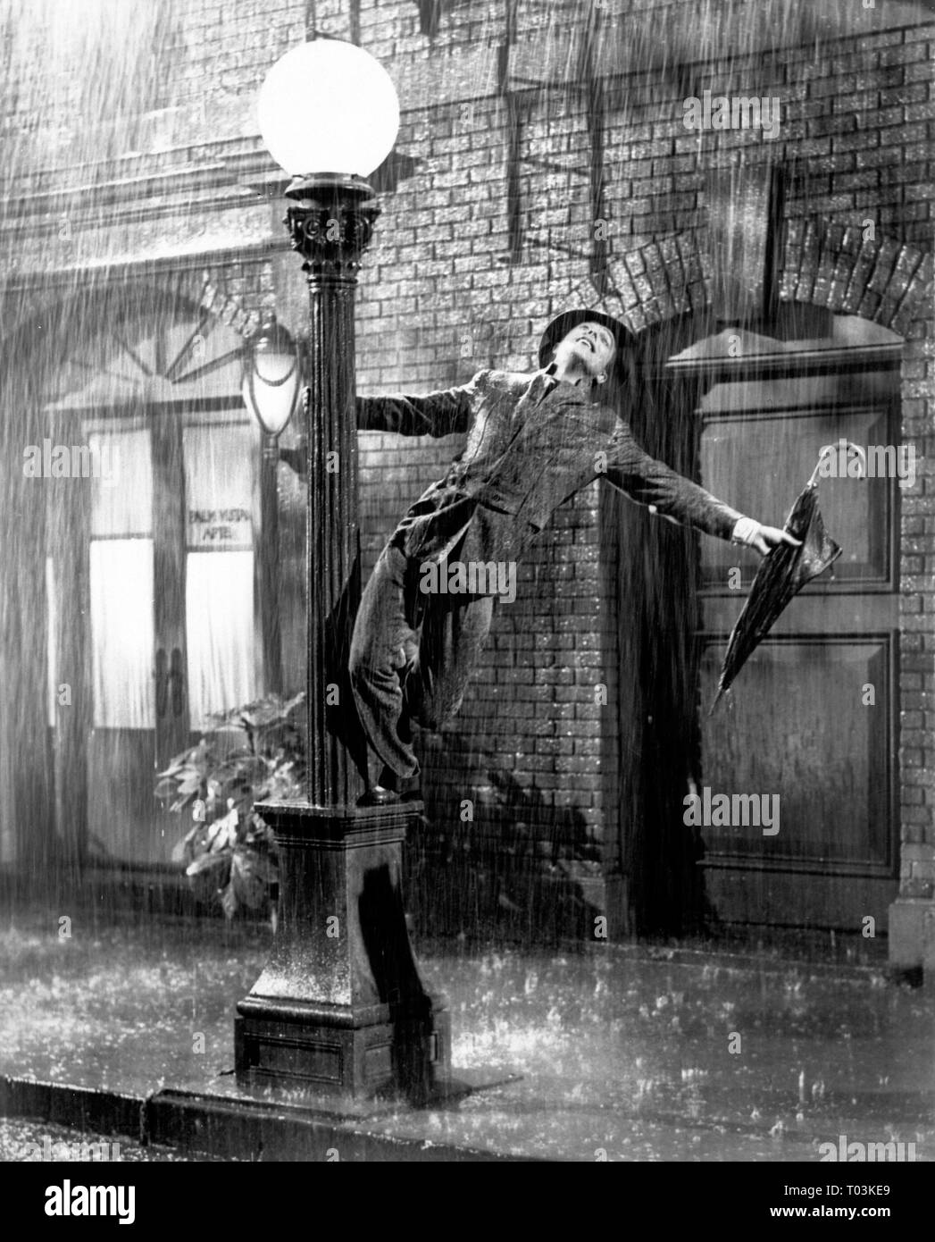 GENE KELLY, SINGIN' IN THE RAIN, 1952 Stockfoto